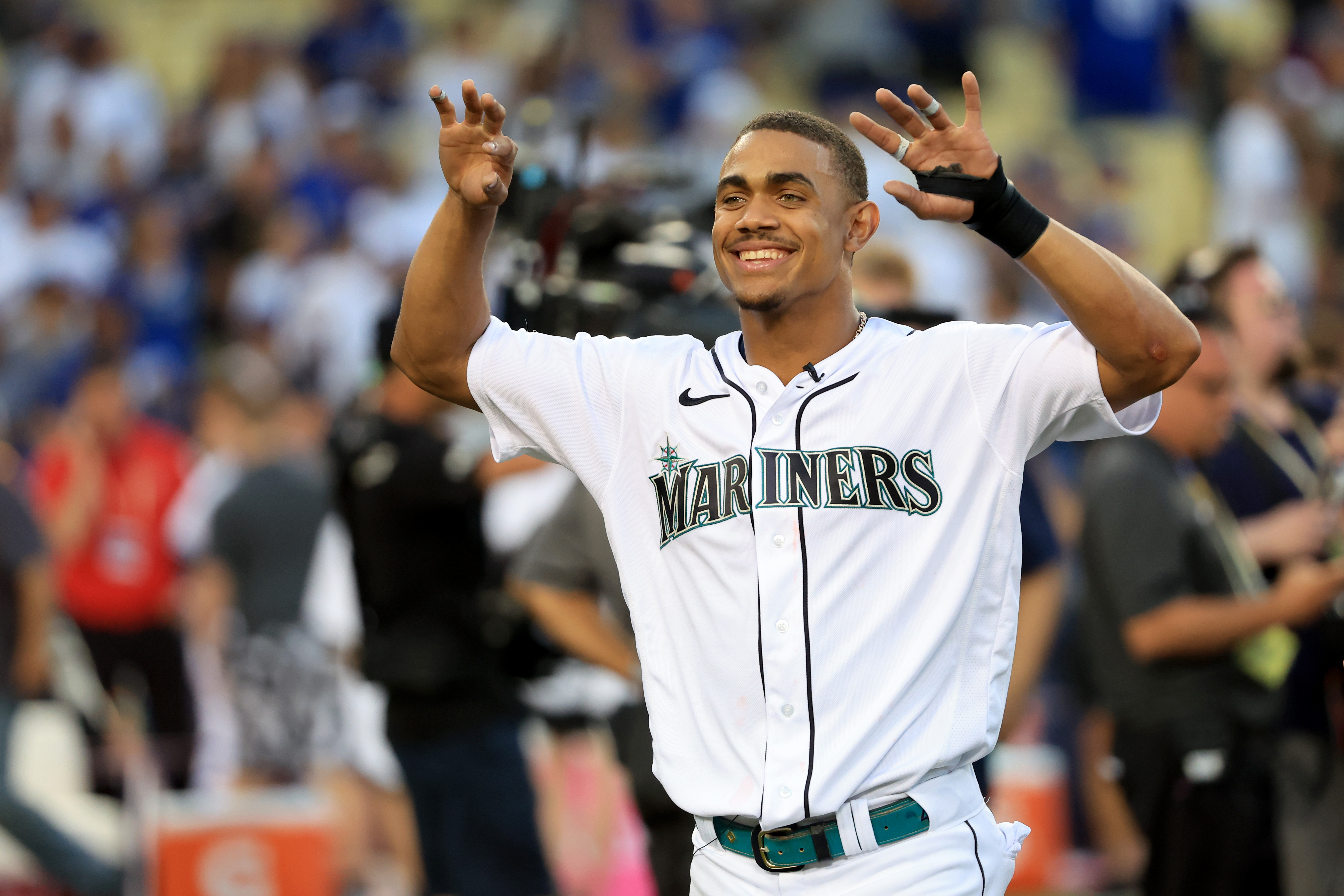 Mariners' Julio Rodriguez robs home run vs. Orioles, shares emotional  moment with young fan wearing his jersey 