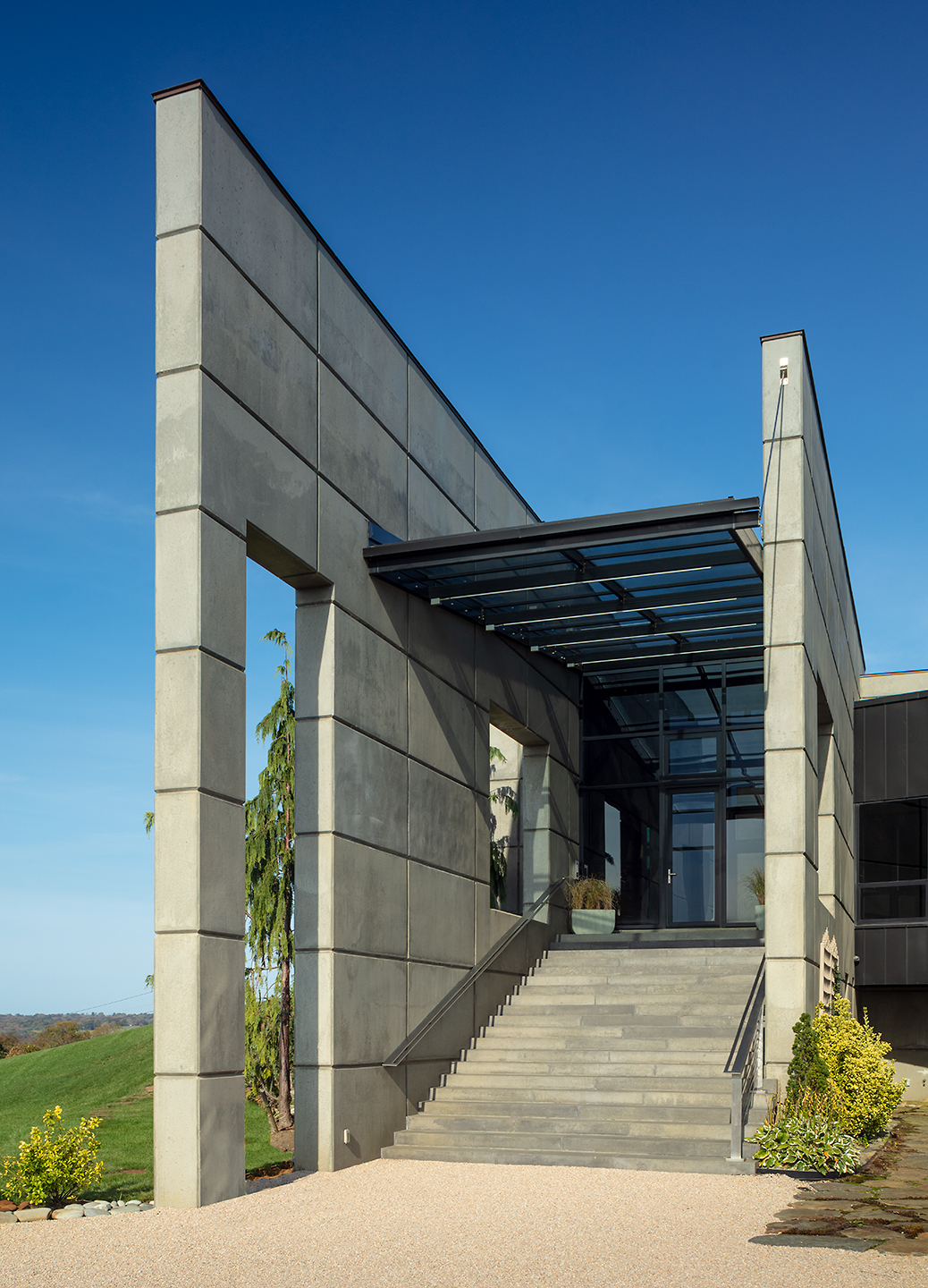 brutaliste-sur-mer-ri-7-entrance