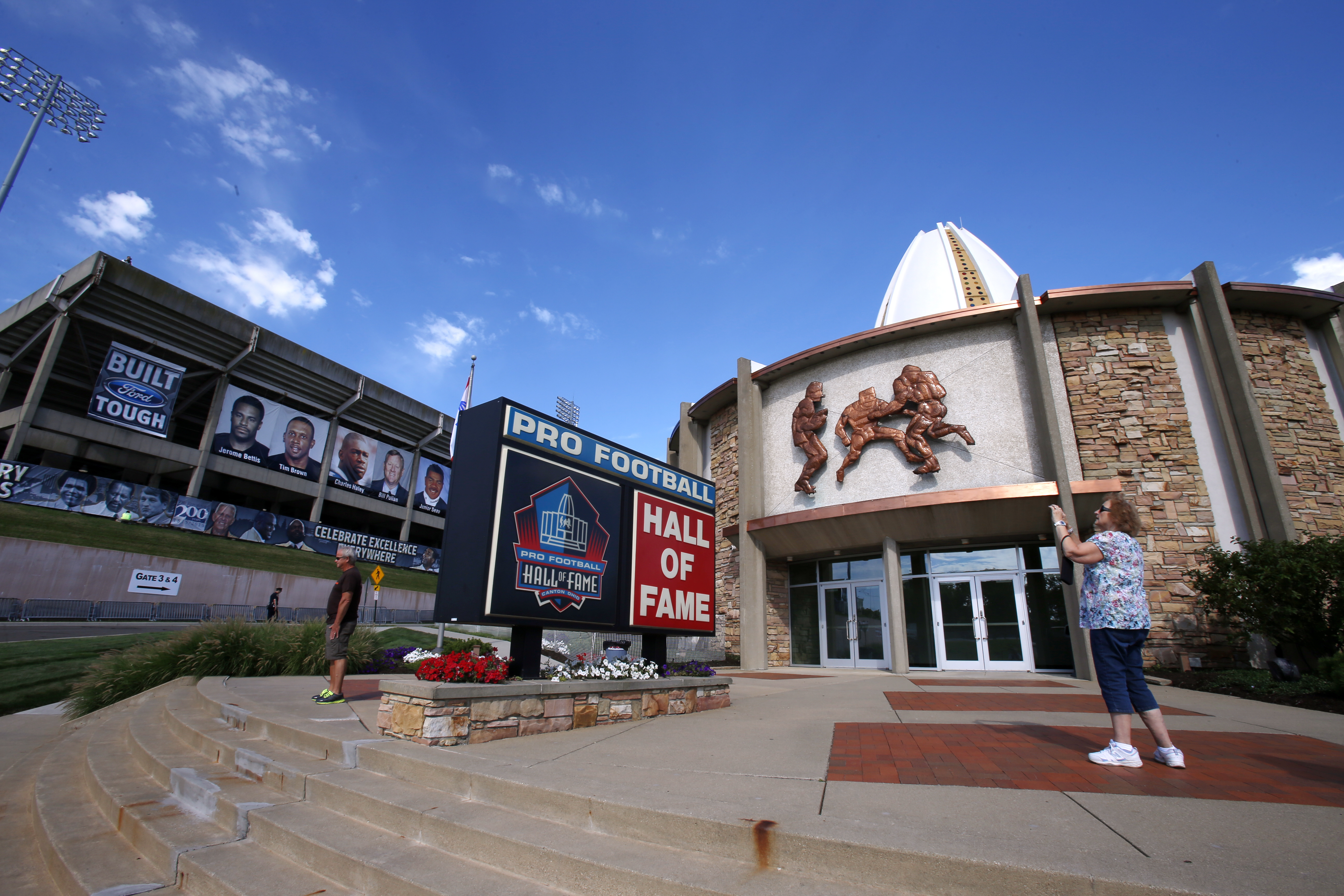 The Pro Football Hall of Fame plans to finish a massive expansion by 2022, and former Patriots running back Curtis Martin will be one of the project's leaders.