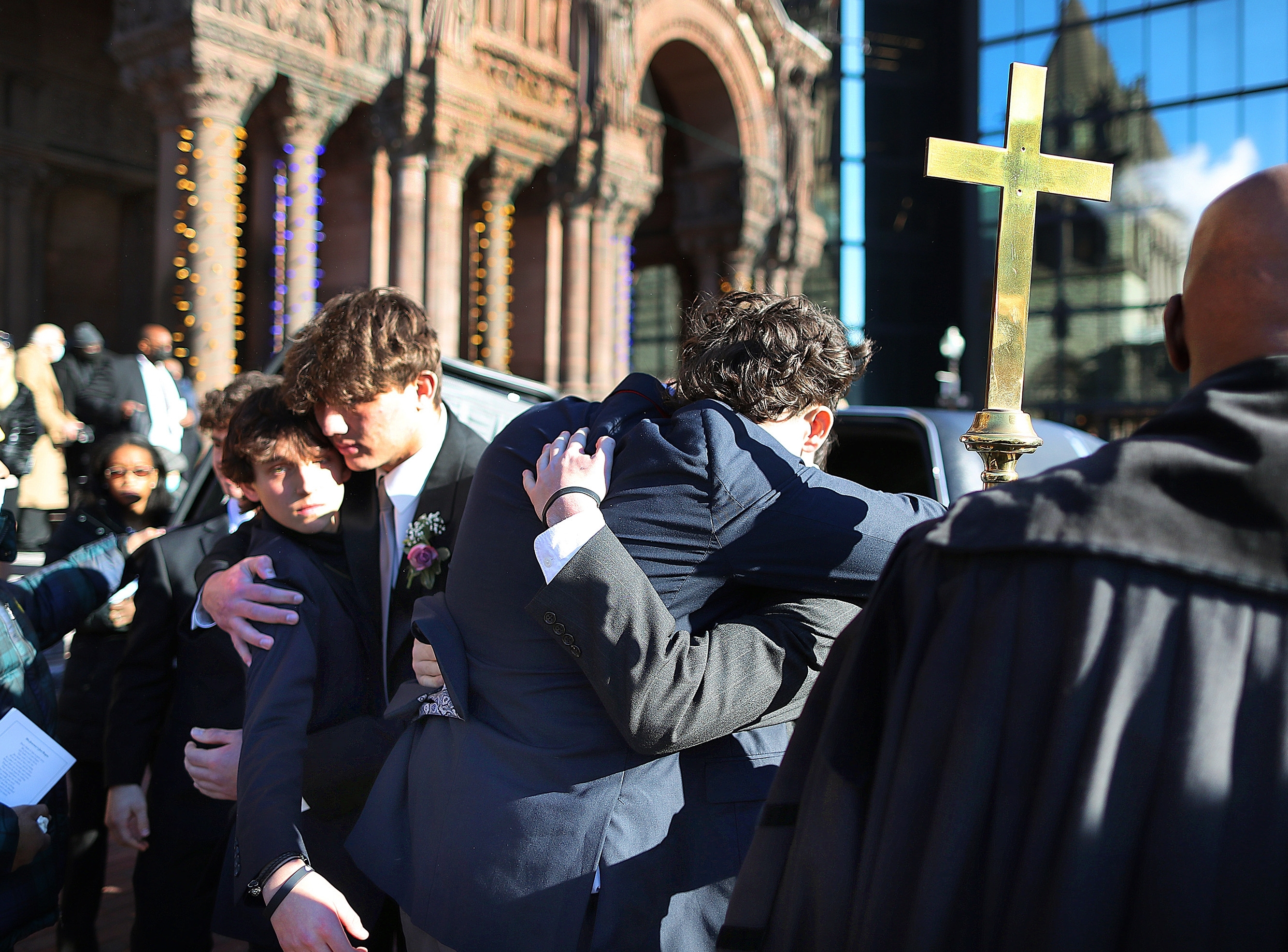 Friends and family mourn Preston Settles at funeral for