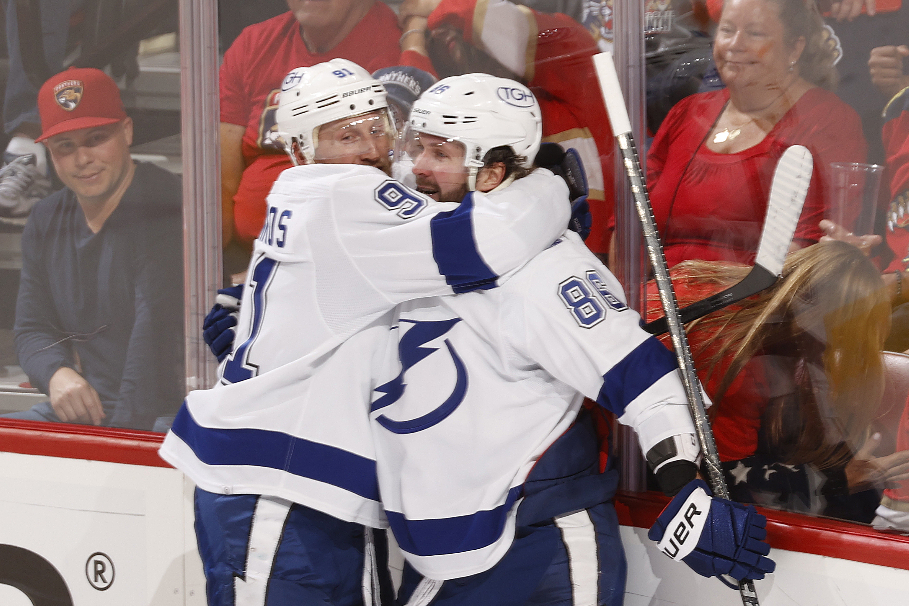 Vasilevskiy stops 32, Lightning top Panthers 3-1 in Game 2