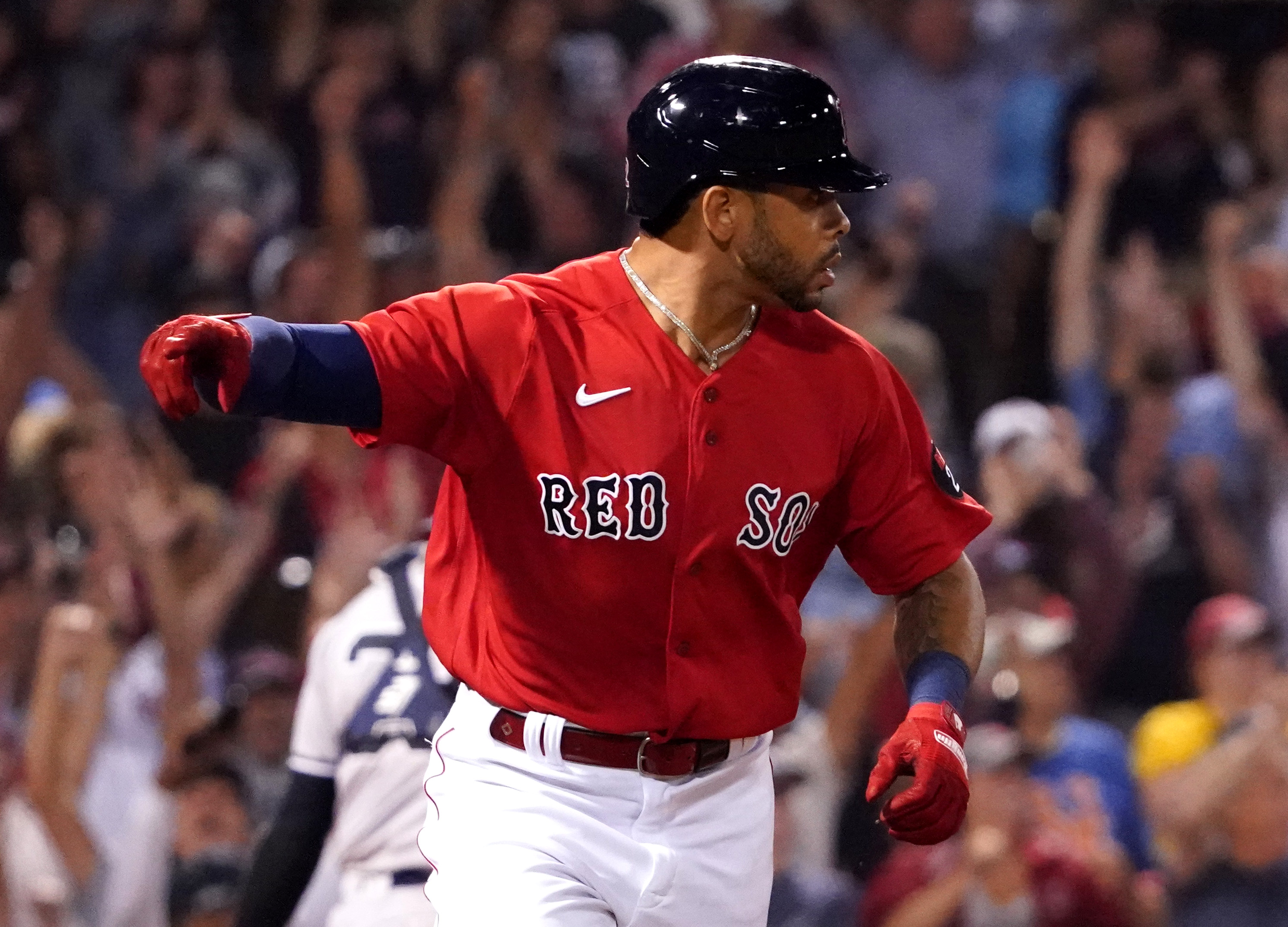 Red Sox will decline Tommy Pham's option, making the outfielder a