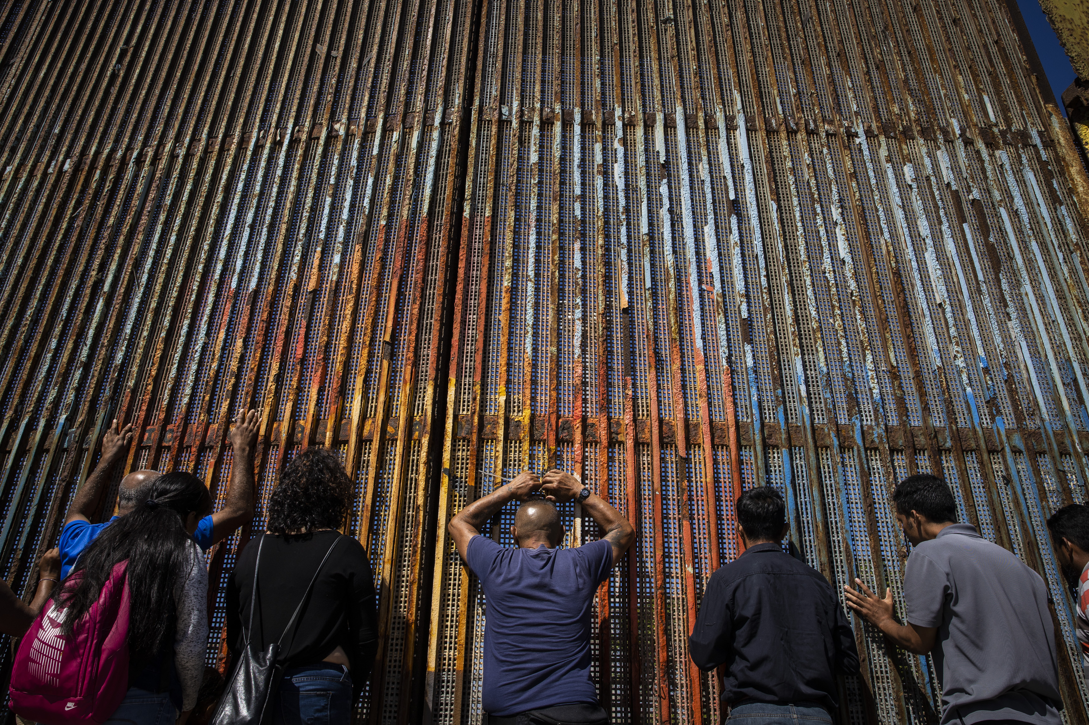 Slice of Berlin Wall gets 'second life' along U.S.-Mexico border - The  Columbian