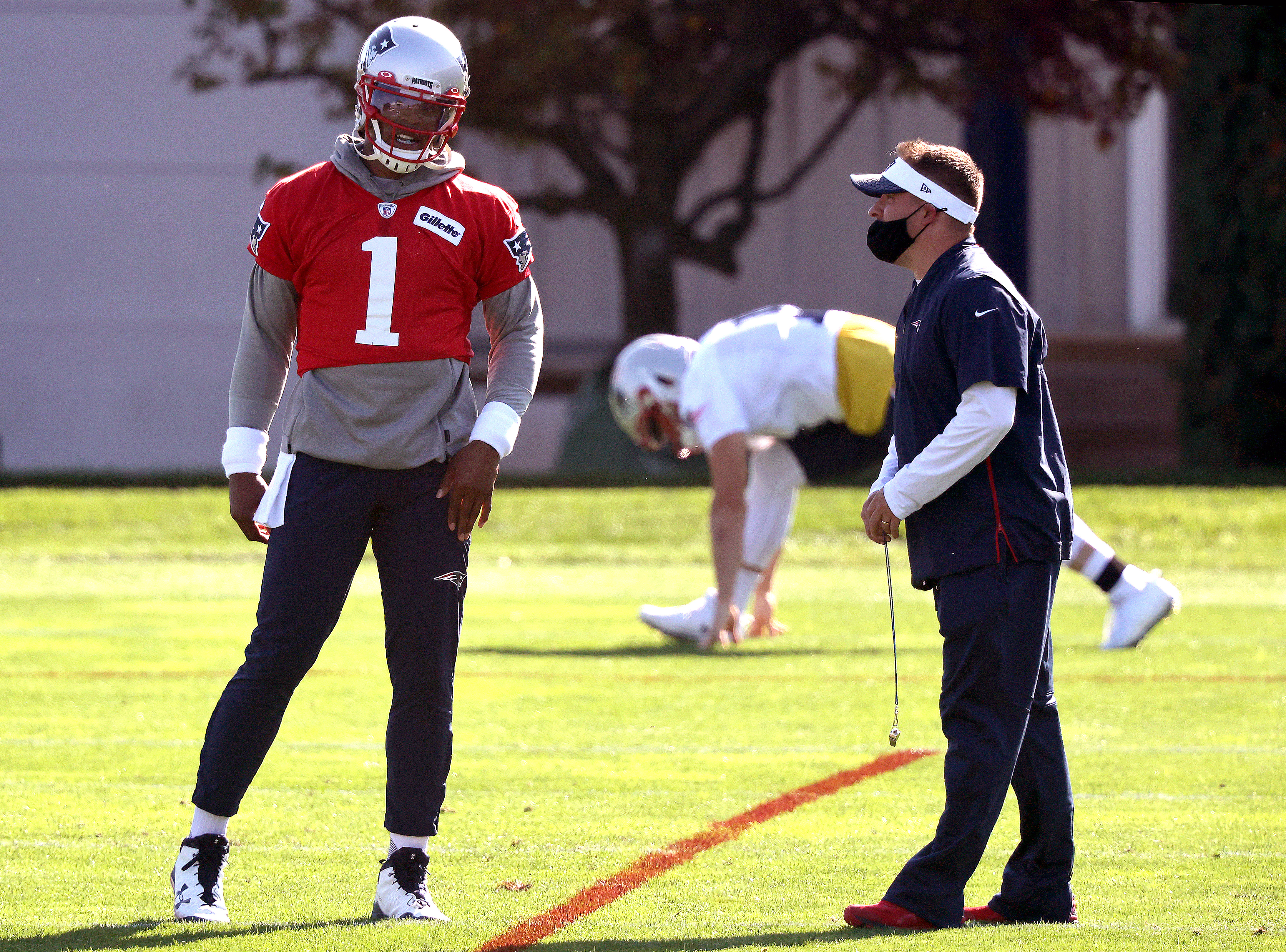 Patriots Uniform Tracker on X: Yes, that's right! The #Patriots are  wearing silver pants tonight! This is the official uniform matchup between  the #Bears and Patriots! #CHIvsNE  / X