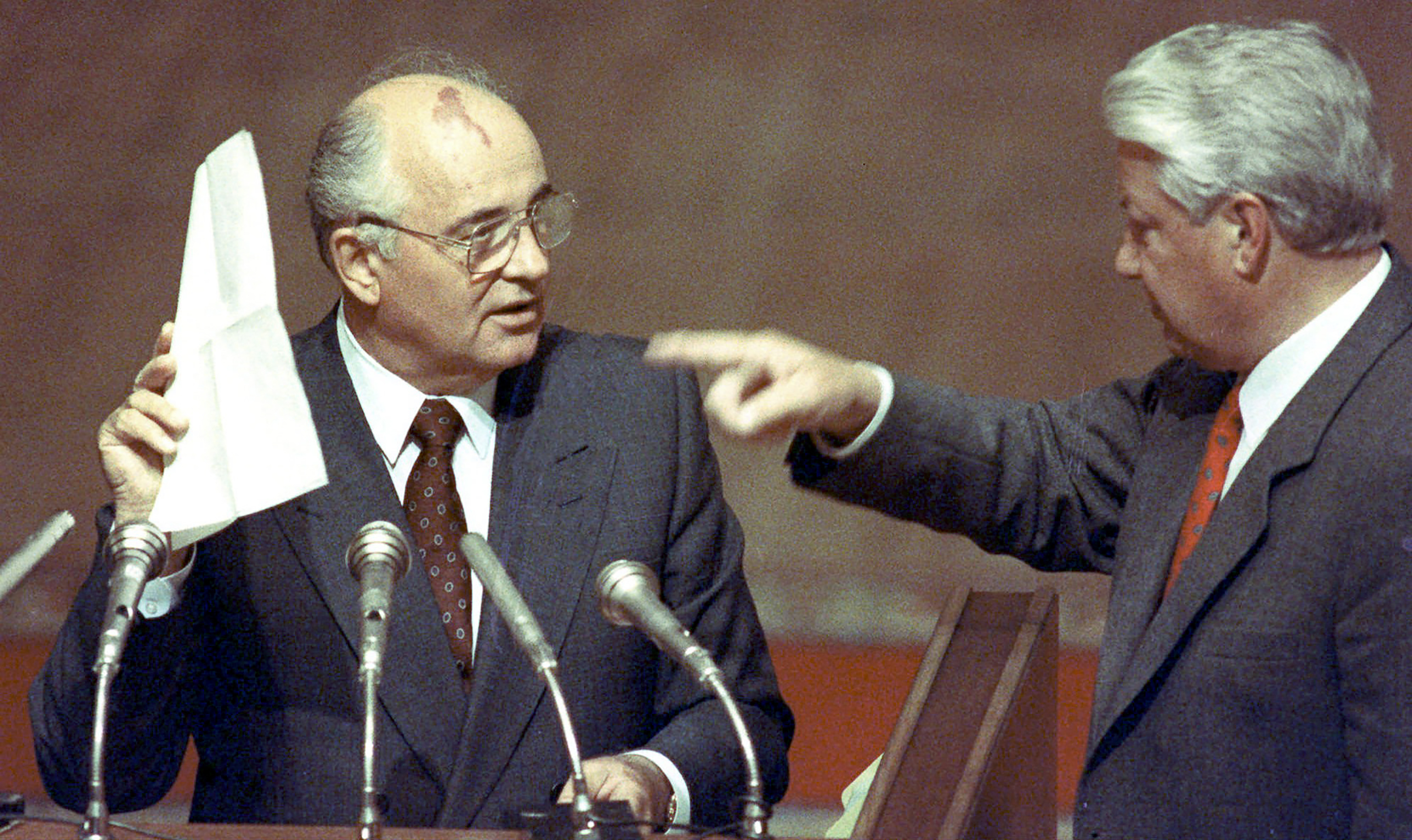 Горбачев распад. Горбачев 25 декабря 1991.