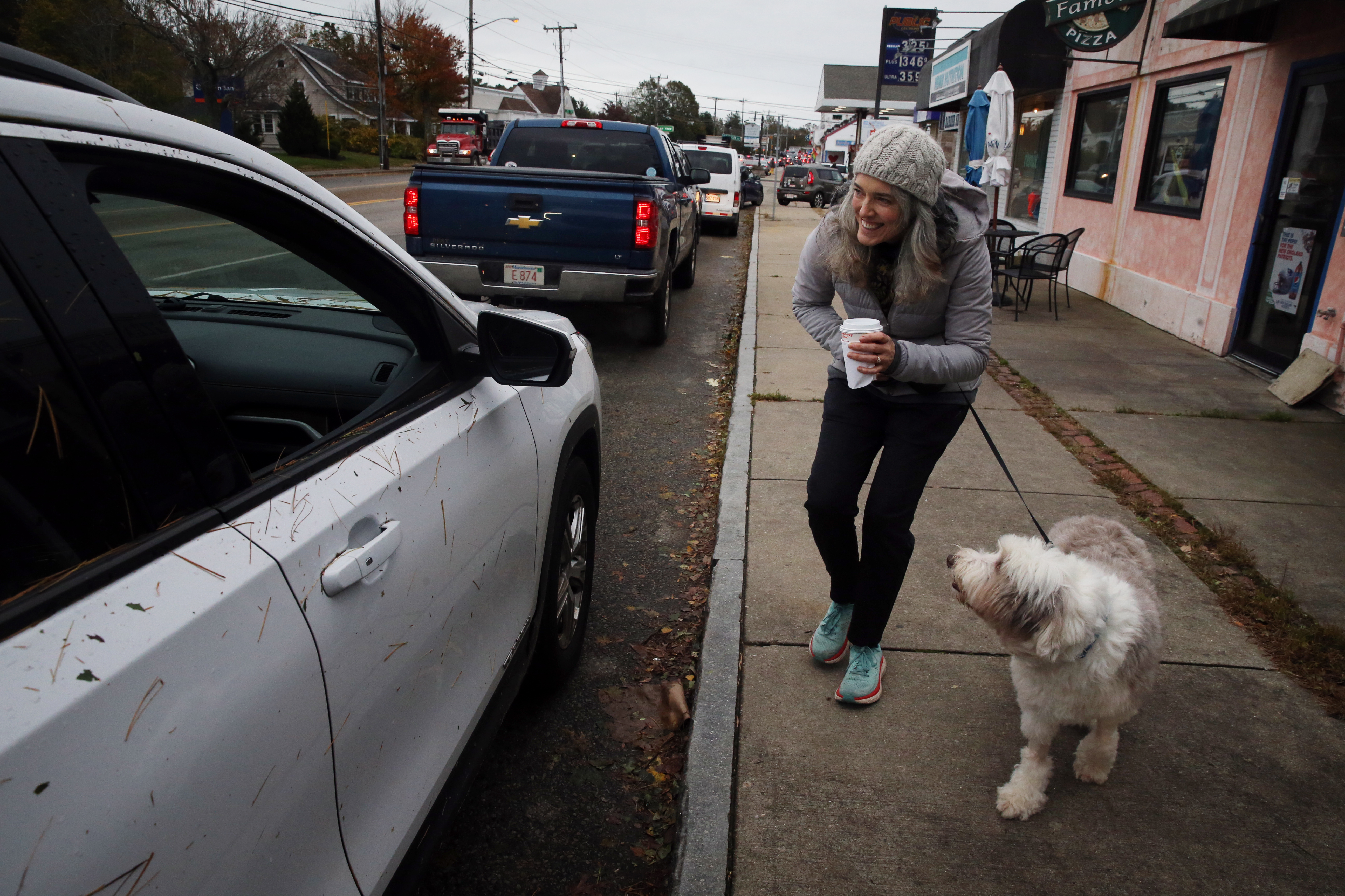 Karie O’Donnell offered coffee to a motorist waiting to get gas at the Public Auto Service Center in Marshfield.