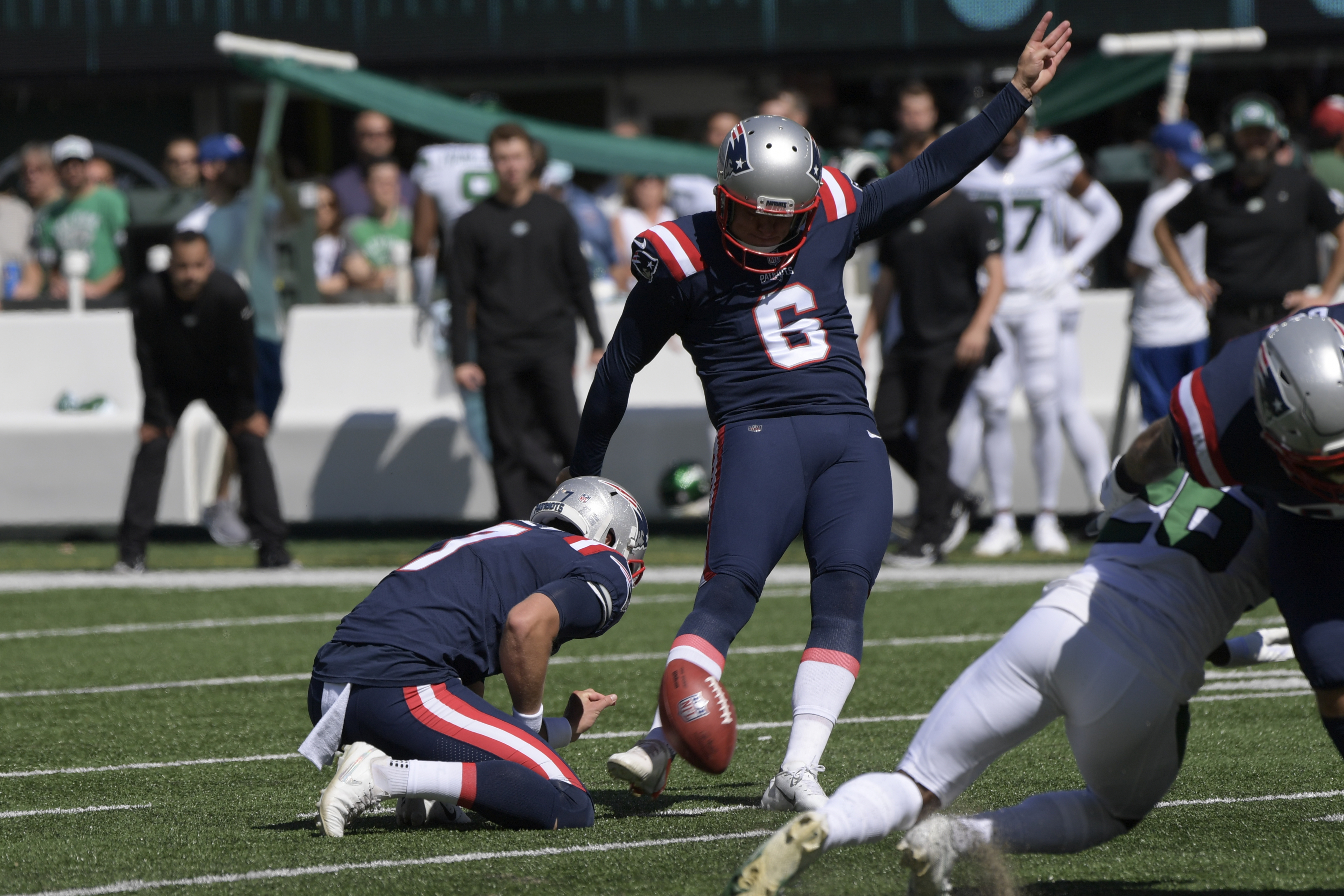 New England Patriots place kicker Nick Folk (6) against the New