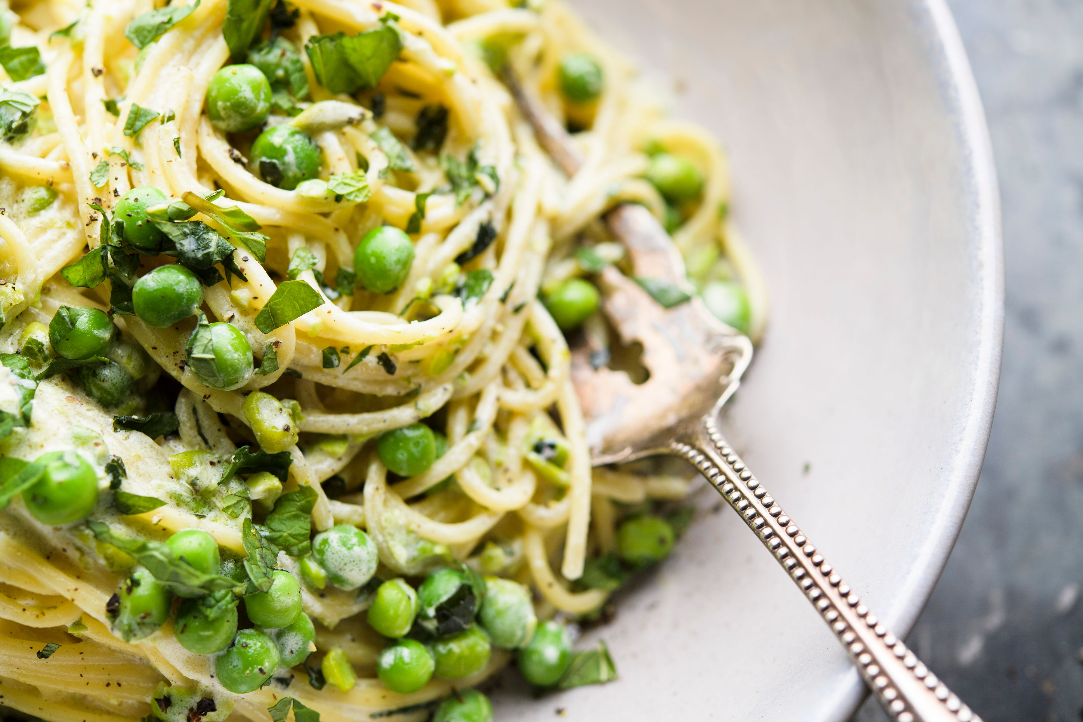 Spaghetti With Goat Cheese, Mint, and Peas