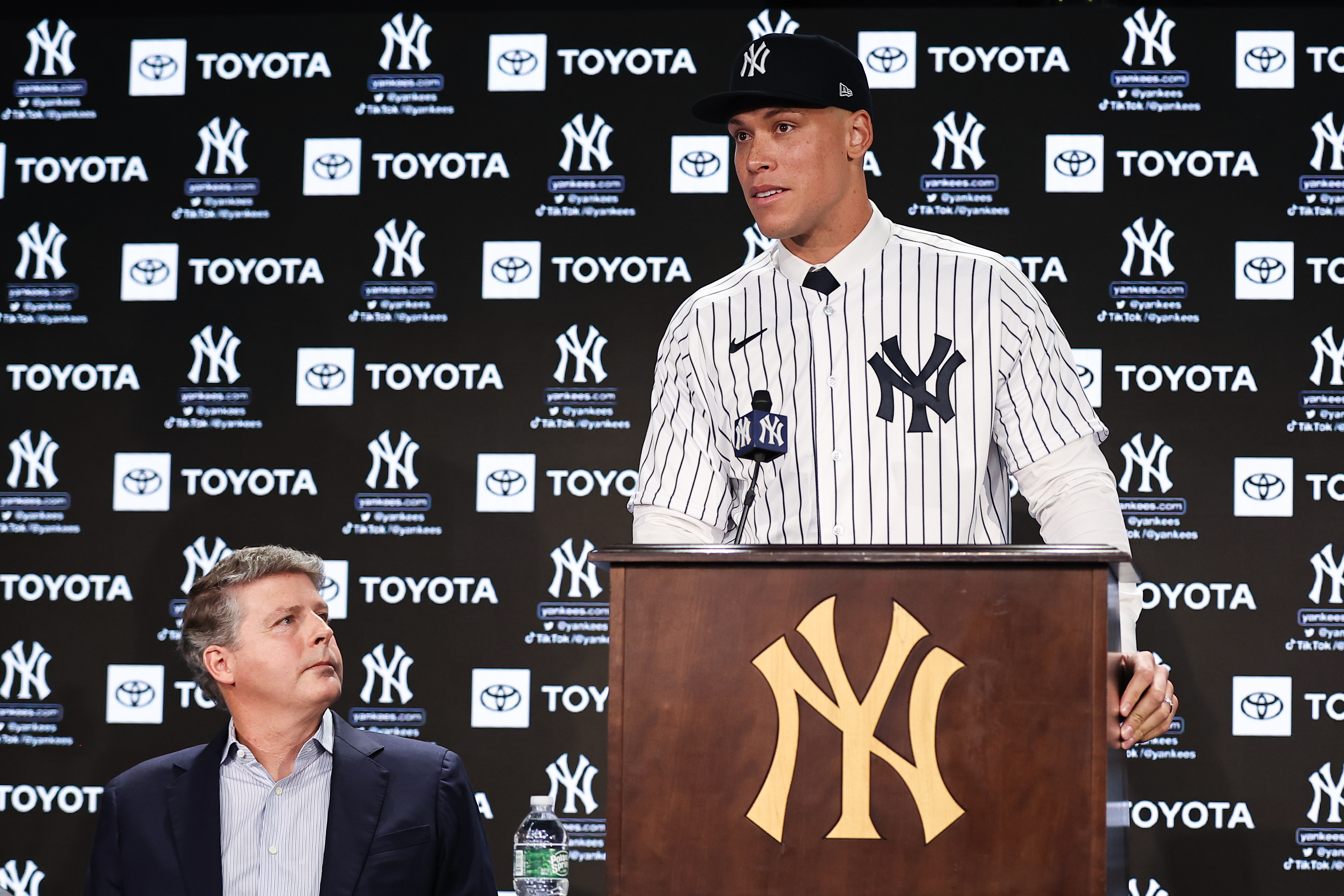 Aaron Judge becomes Yankees captain, with Derek Jeter at side - The Boston  Globe