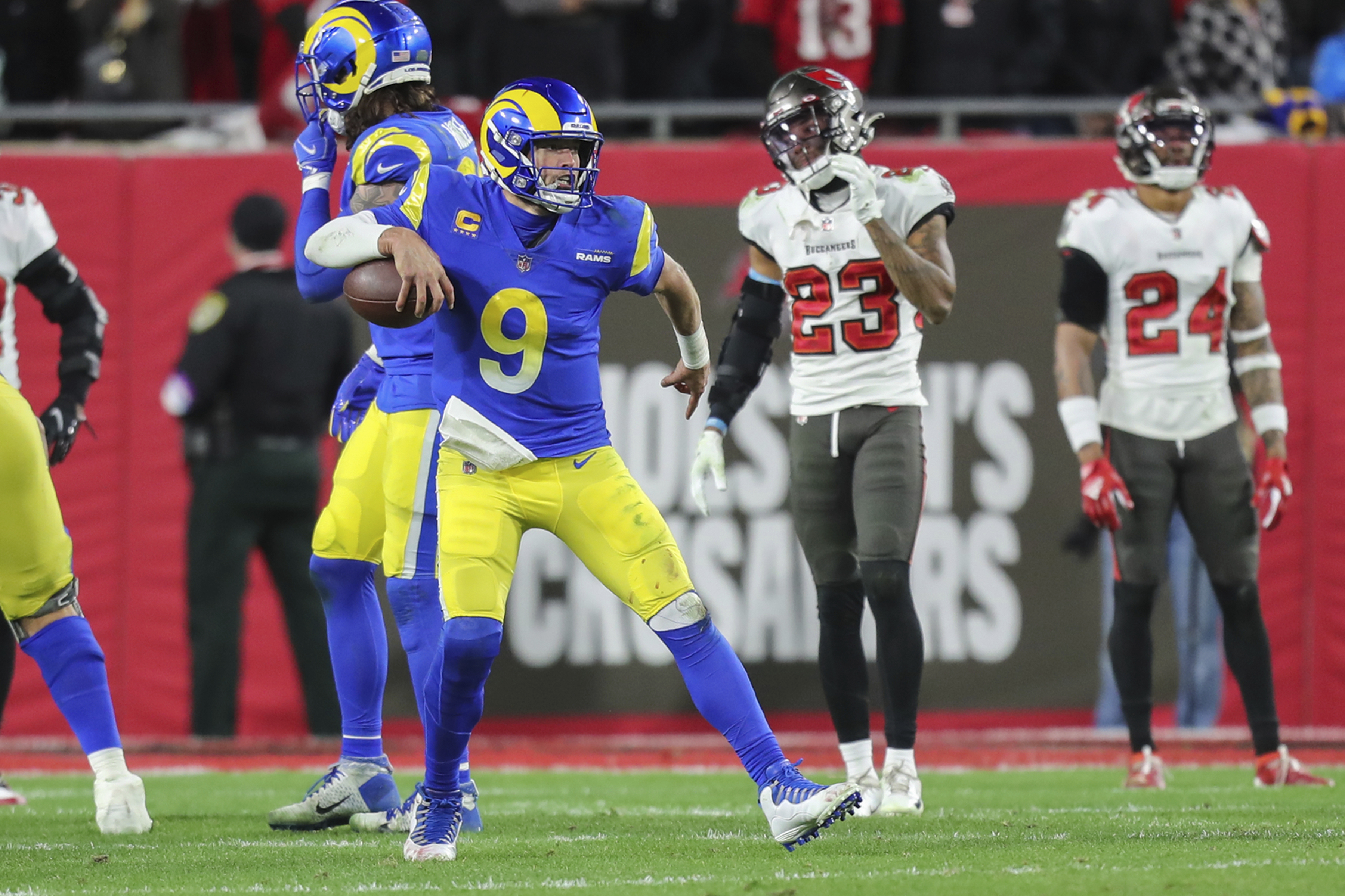 Tampa Bay Buccaneers' Tom Brady-led late rally comes up short vs. Rams in  Divisional Round