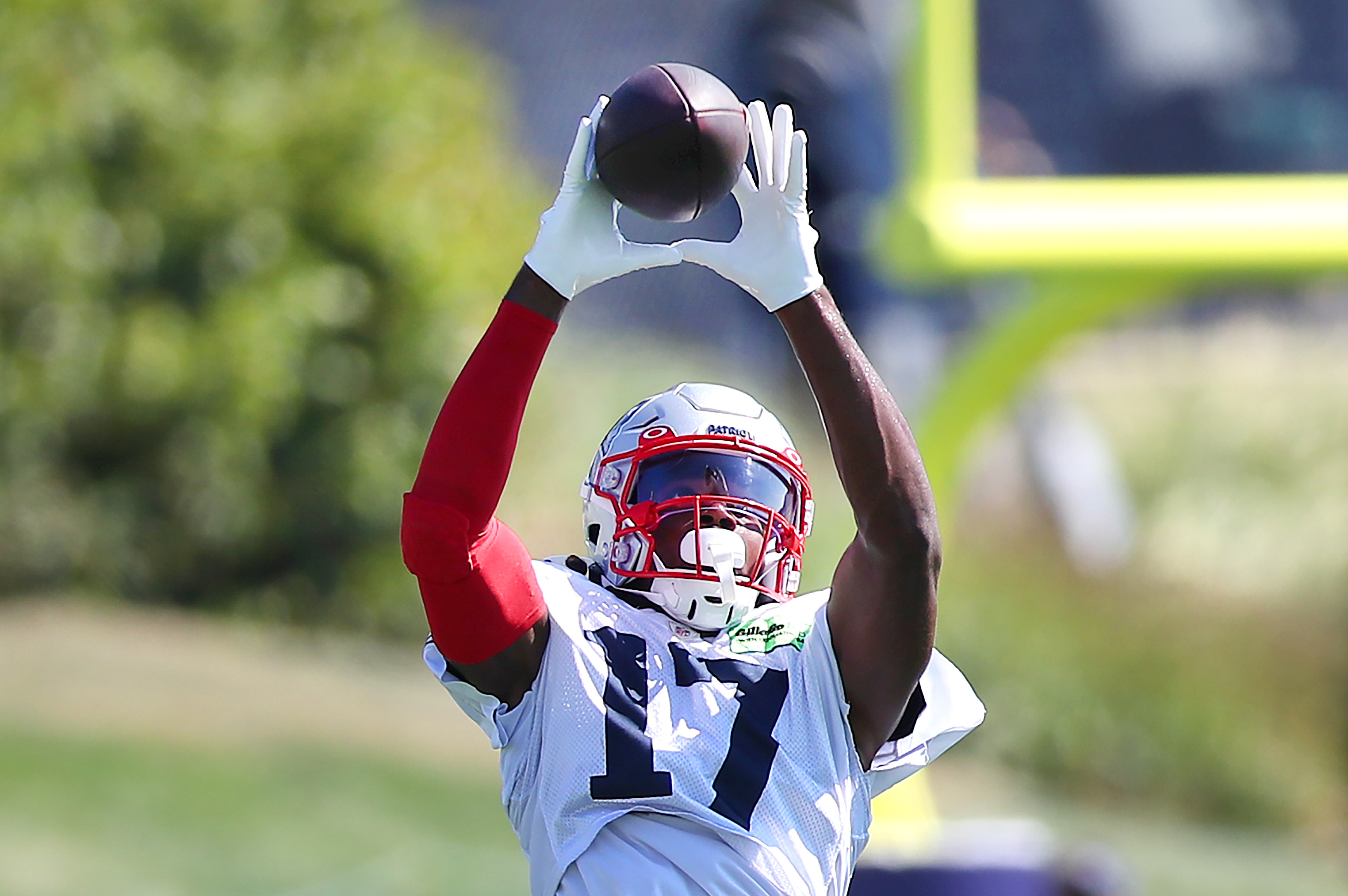 Panthers, Patriots brawl during Tuesday's joint practice