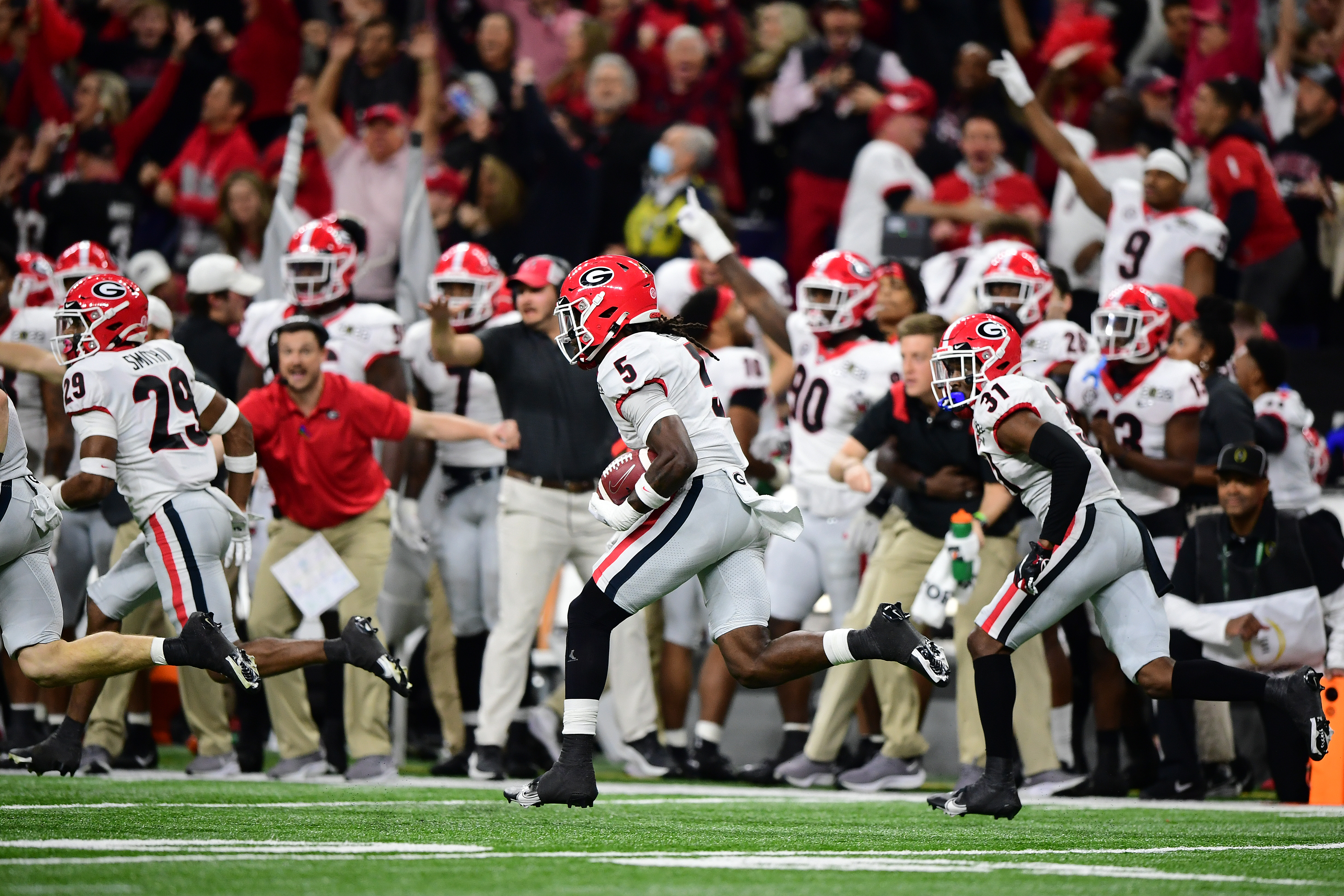 Georgia pulls away from Alabama in fourth quarter to win first