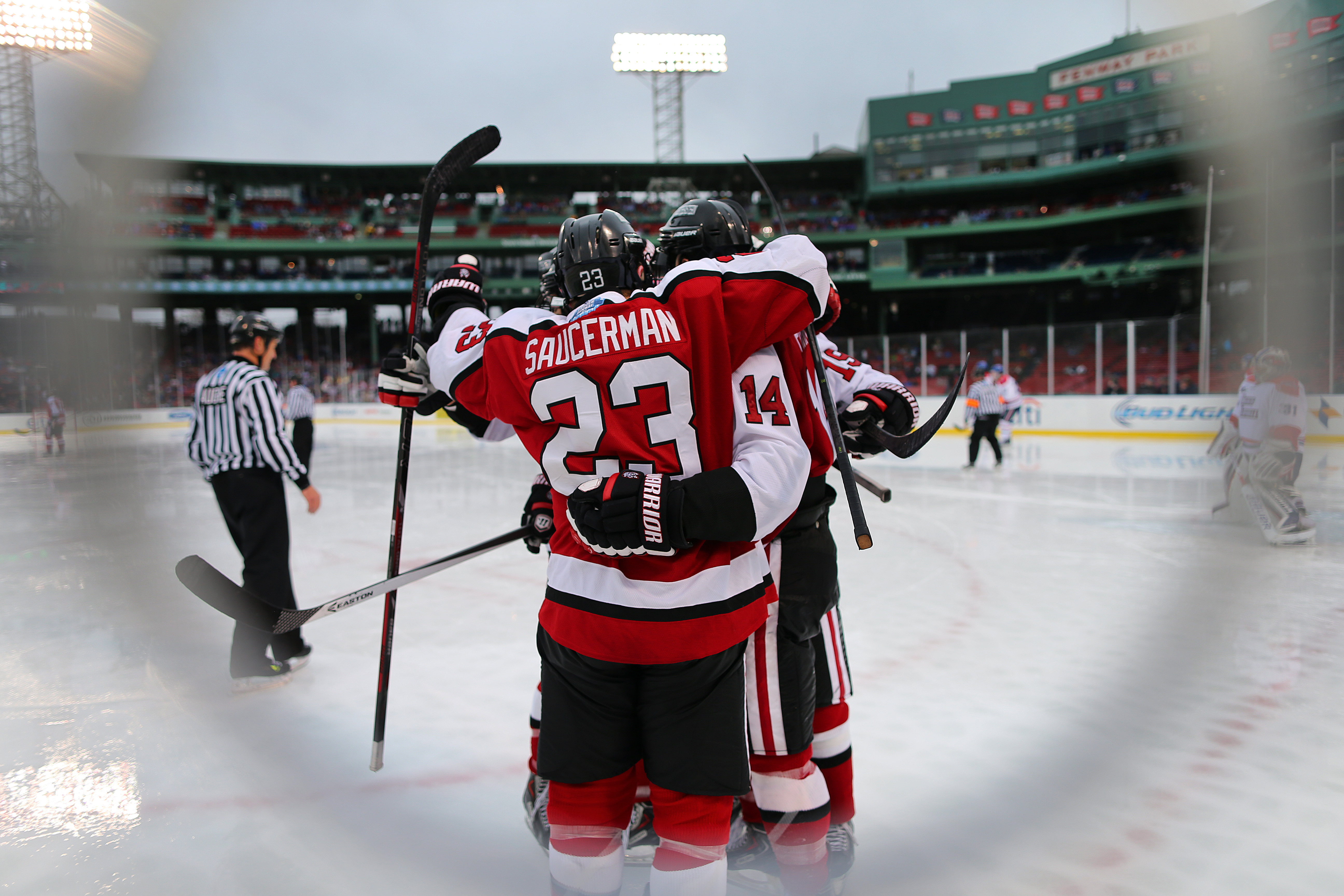 Women's Ice Hockey to Face Holy Cross at Frozen Fenway 2023