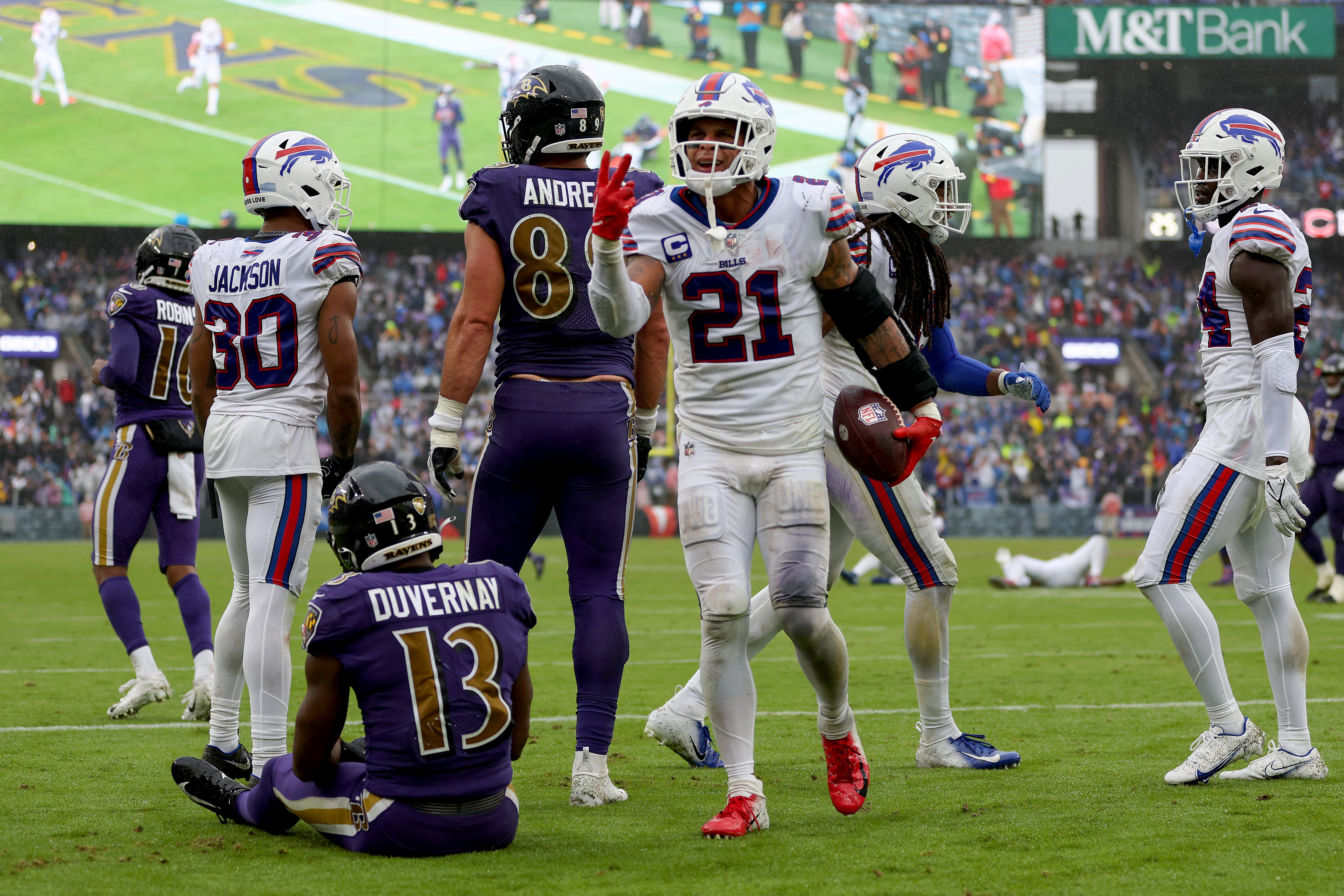 New England Patriots running back John Stephens looks to break News  Photo - Getty Images