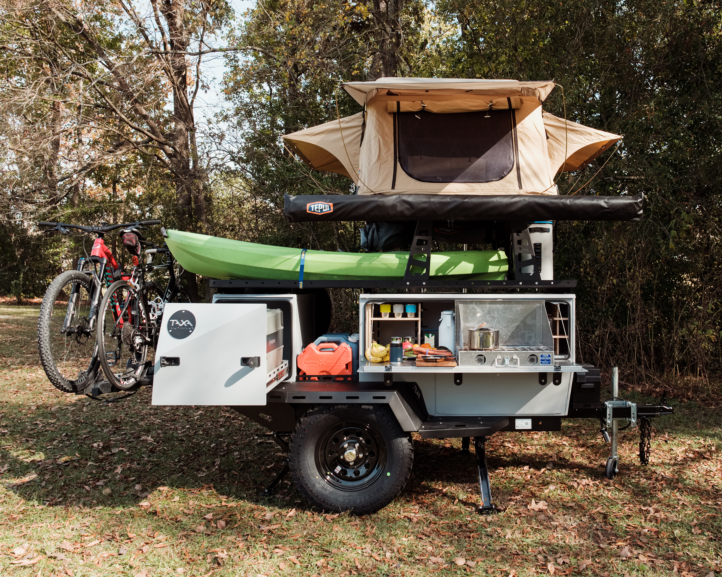 The Woolly Bear off-road trailer can be towed by a 4-cylinder vehicle and offers all you may need for your adventures.