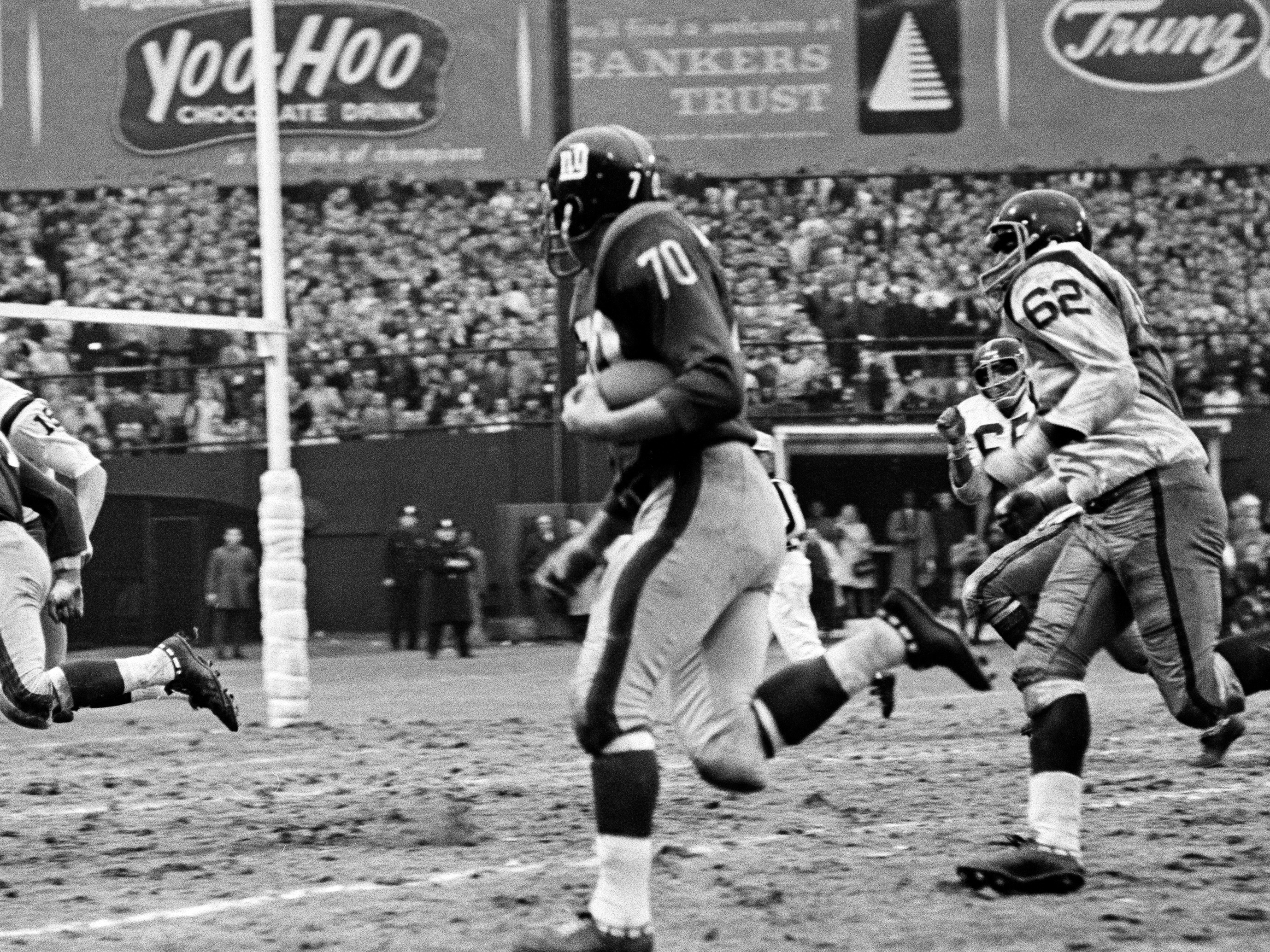 Sam Huff returns an interception for the Giants in a game against Washington at Yankee Stadium in 1963.