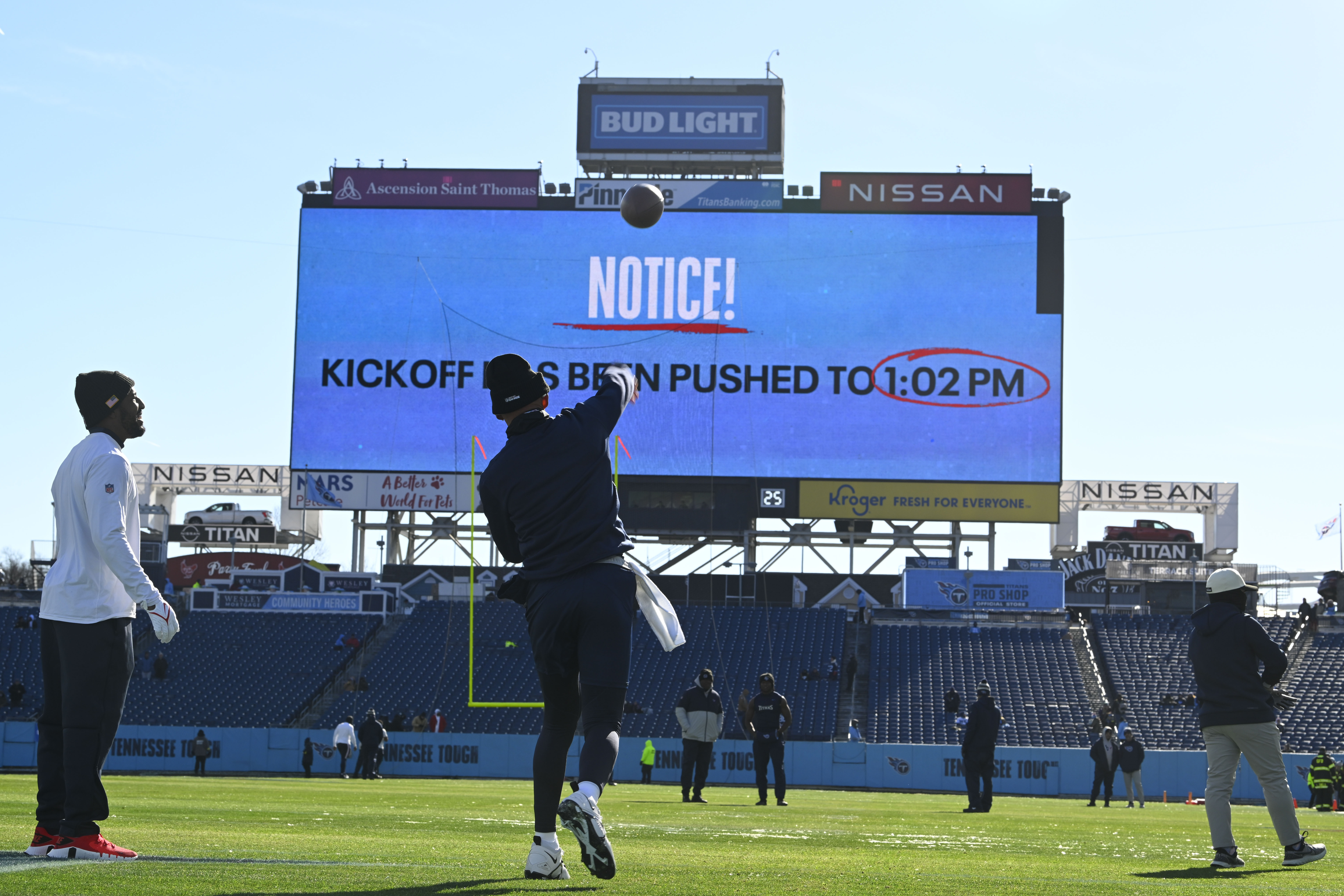 Texans at Titans game kicks off after hour delay due to cold