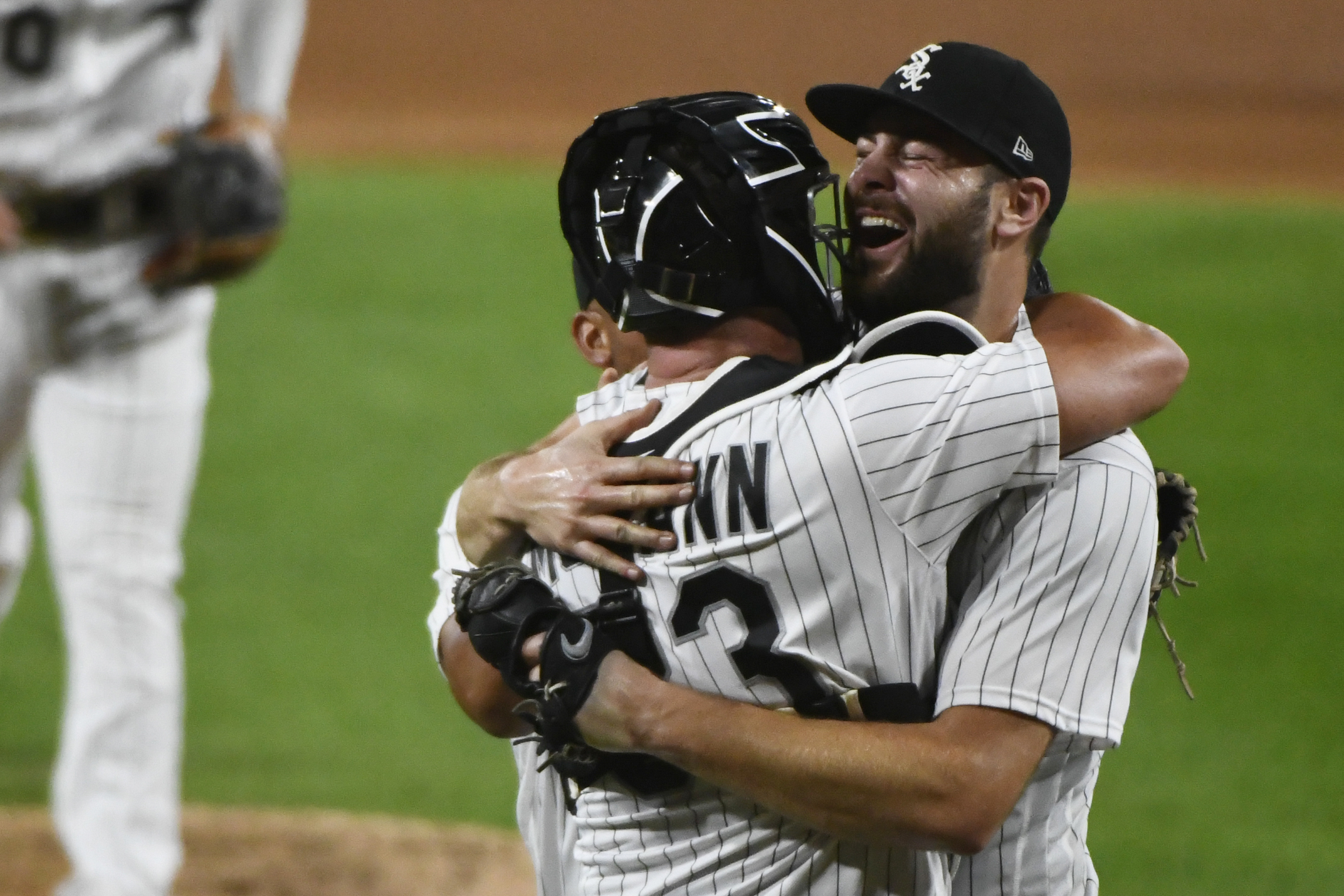 Lucas Giolito pitches 1st no-hitter of year, White Sox top Pirates – The  Denver Post