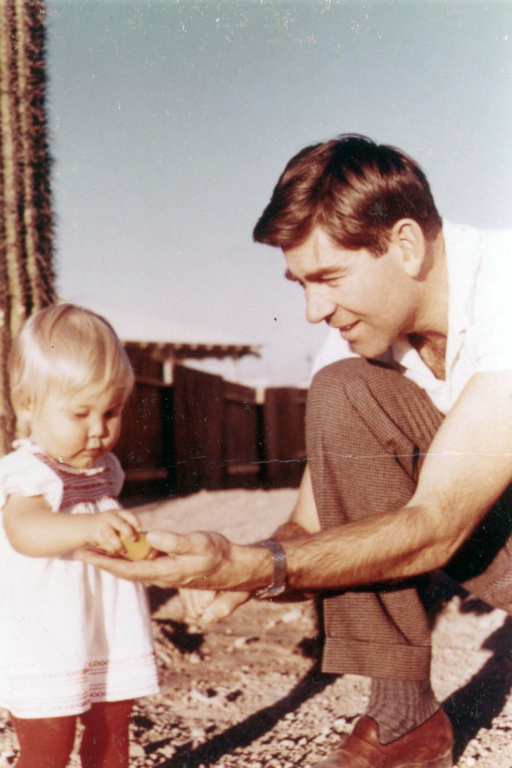 Arthur Staats with his young daughter, Jennifer. The pioneering psychologist was credited with popularizing the notion of "time outs" for children.