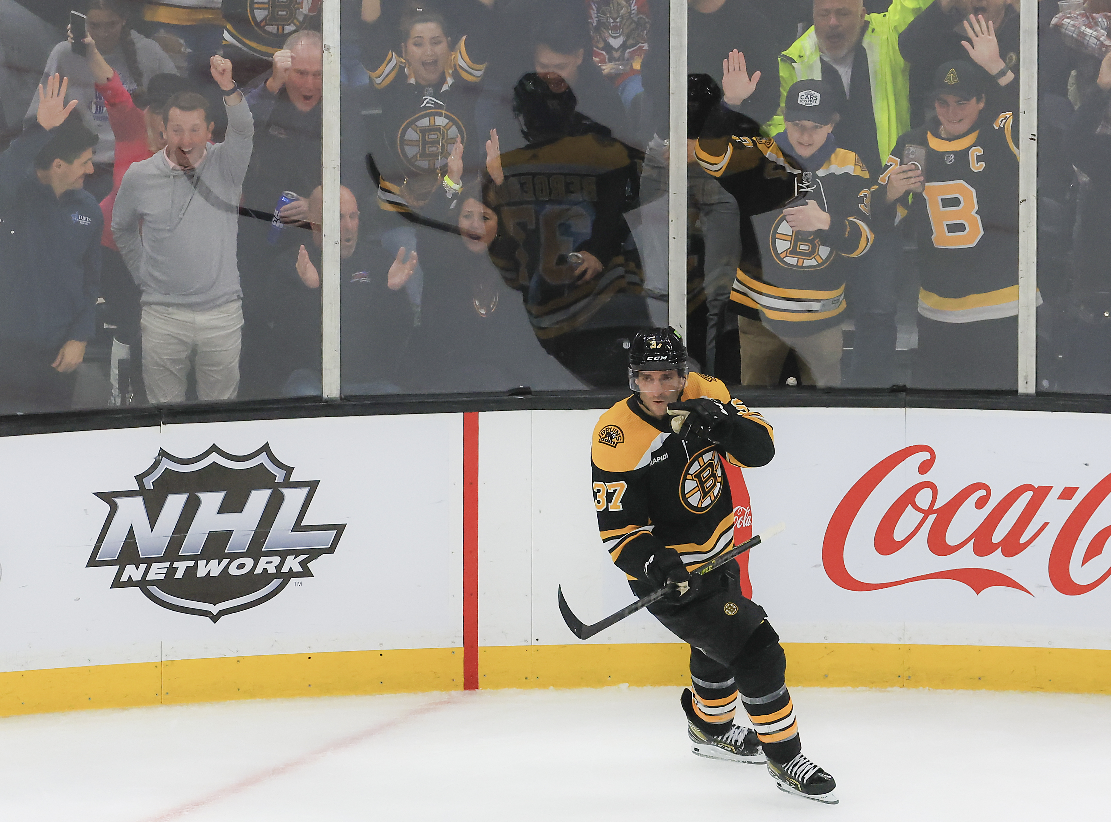 Cam Neely discusses similarities between Charlie McAvoy and Ray Bourqu