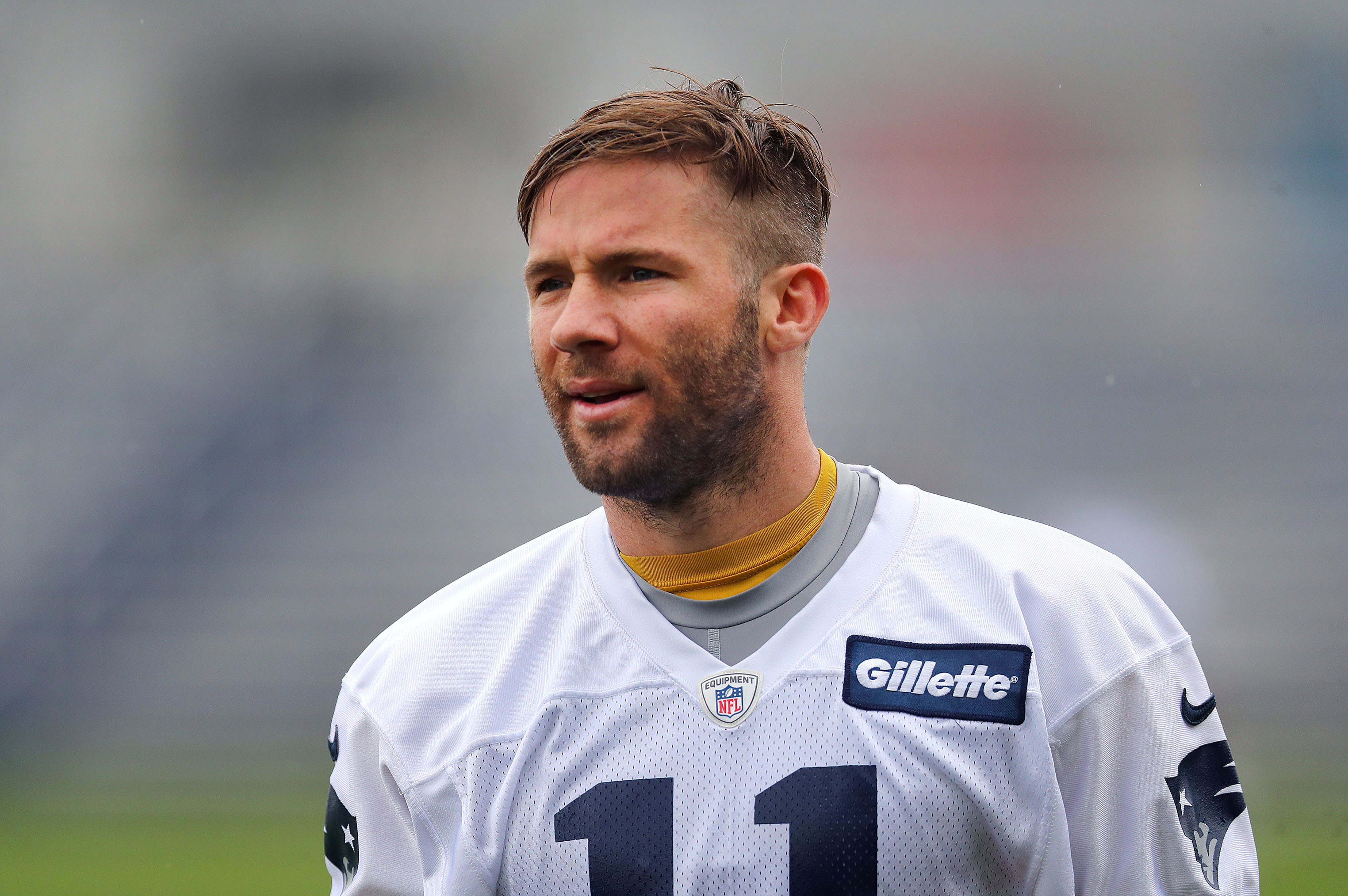 Julian Edelman has perfect reaction to Bill Belichick's sweatshirt