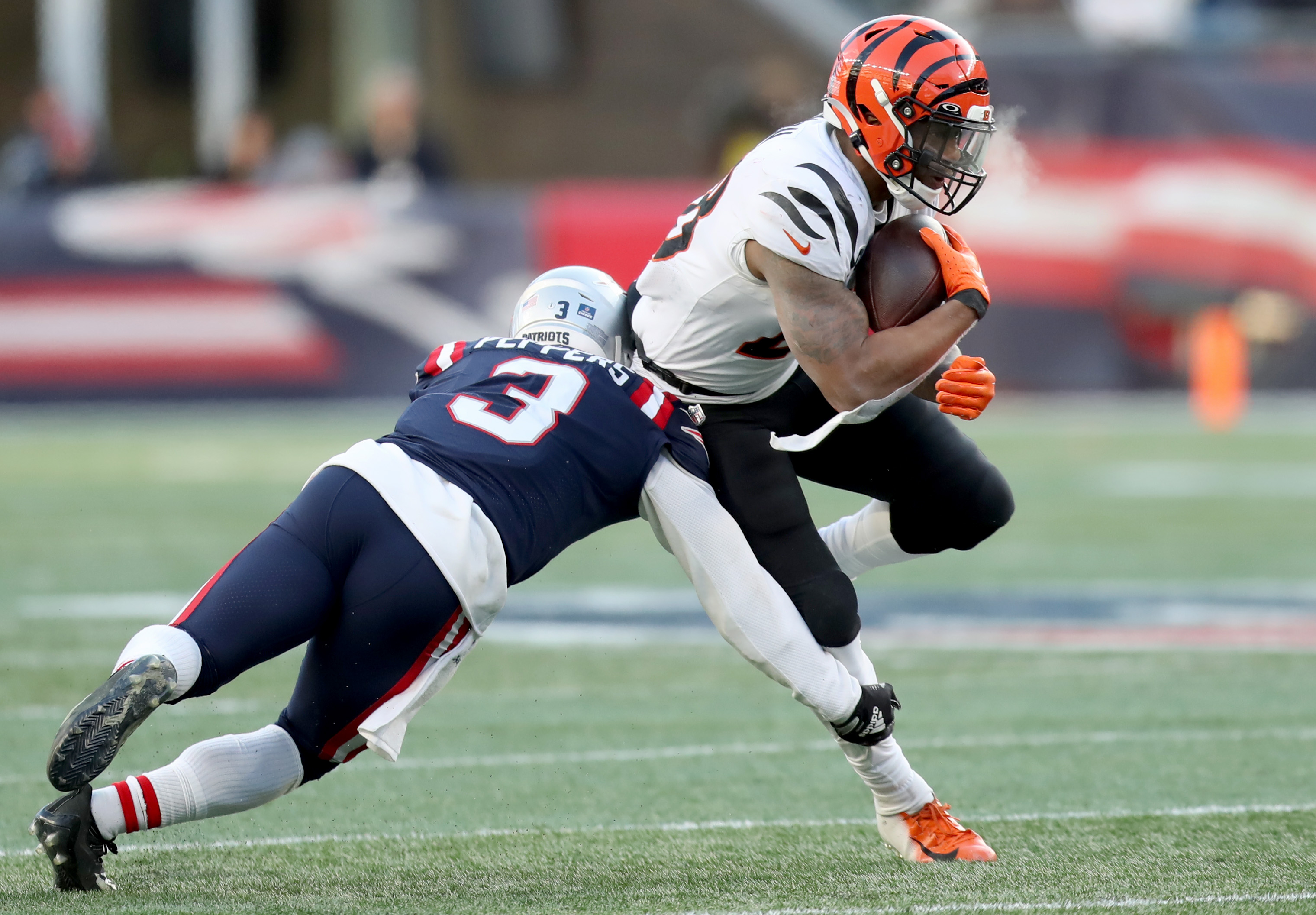 Playoff frustration continues for Raiders in loss to Bengals