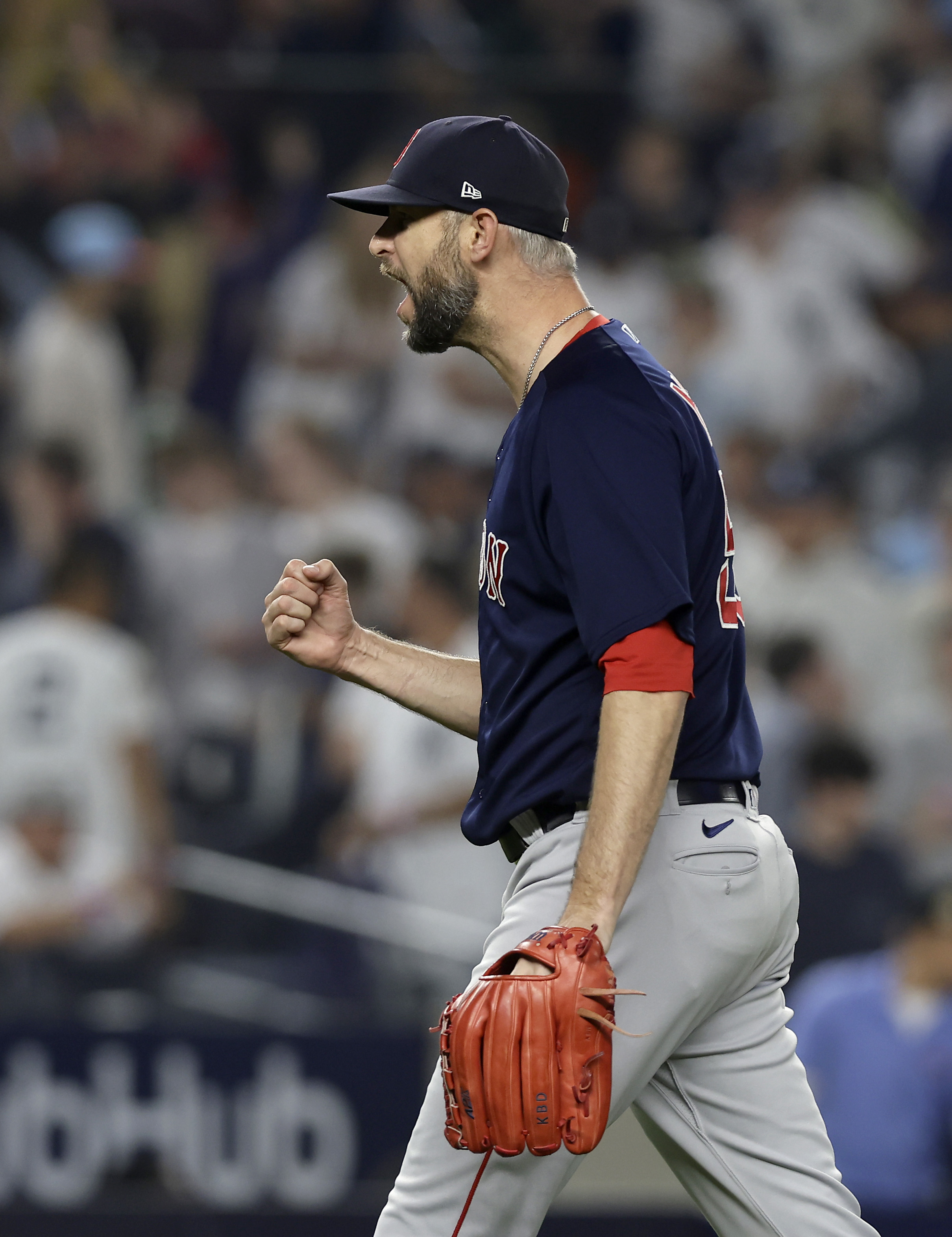 Hernández lifts Red Sox over Yankees 3-2 in 10 innings to take series