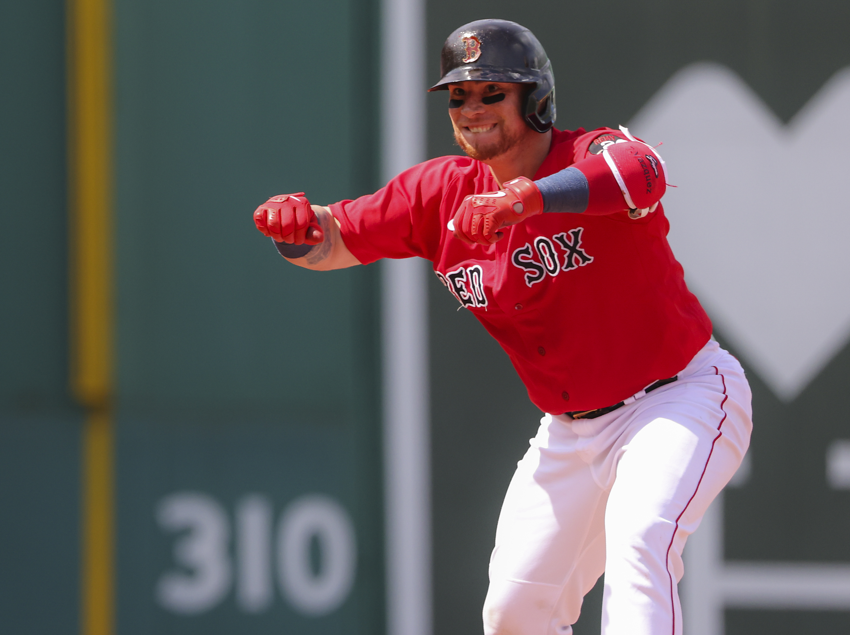 Christian Vazquez say goodbye to 'extended family' Red Sox after trade to  Astros 