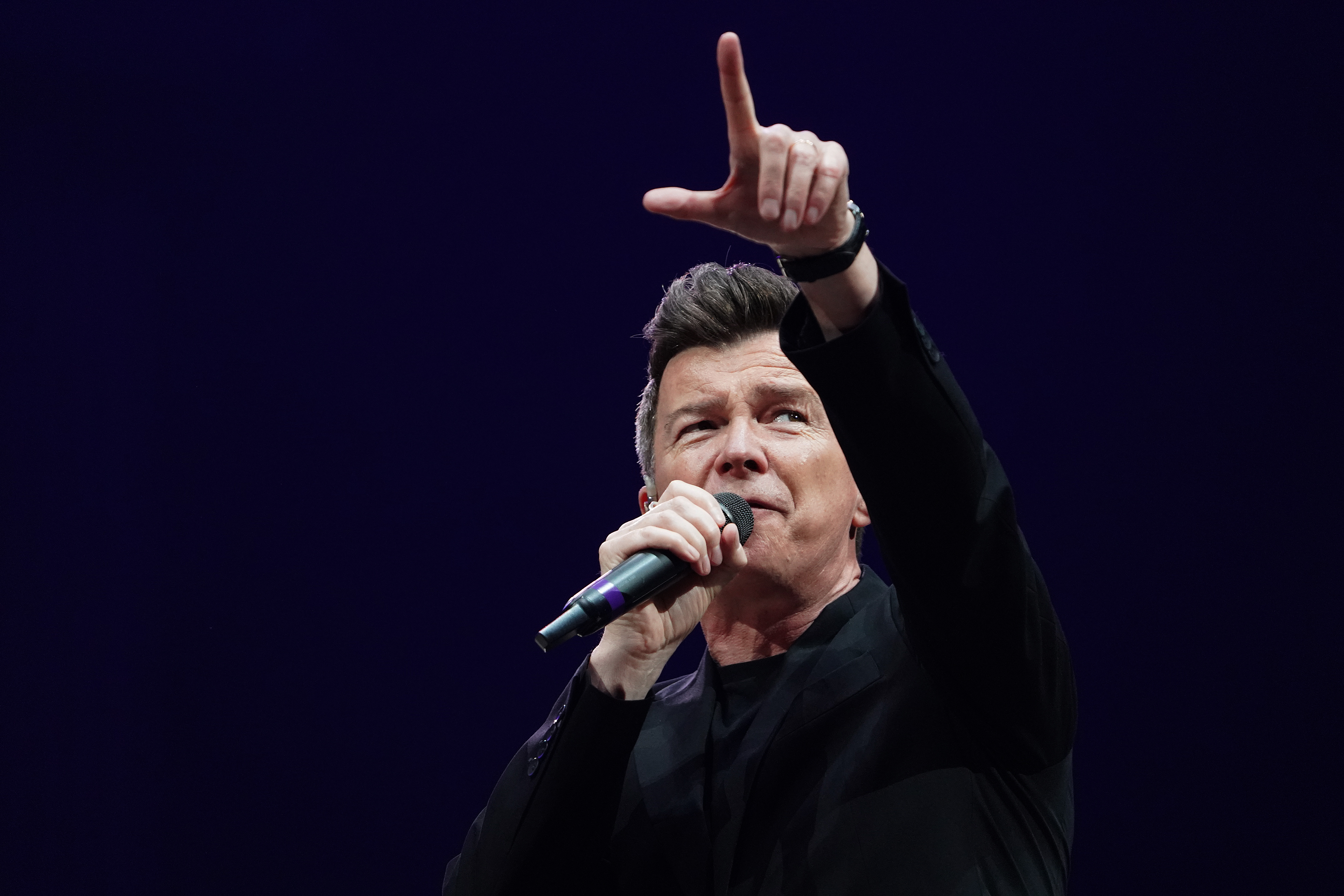 Thanks To A Long-Running Internet Meme, Rick Astley's 'Never Gonna Give You  Up' Has Reached More Than A Billion Views On