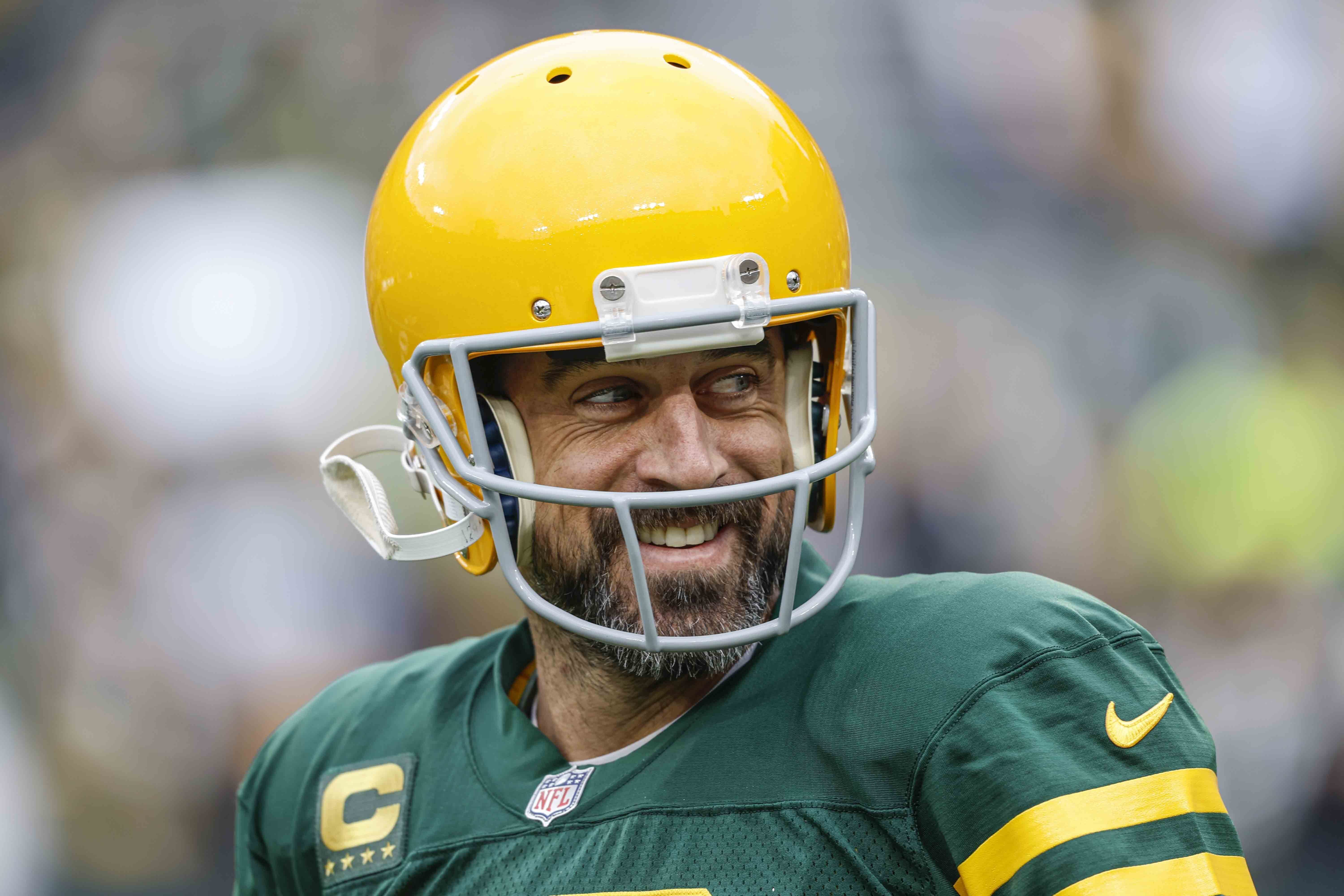 N.F.L. Fines Green Bay Packers and Aaron Rodgers for Covid Violations - The  New York Times