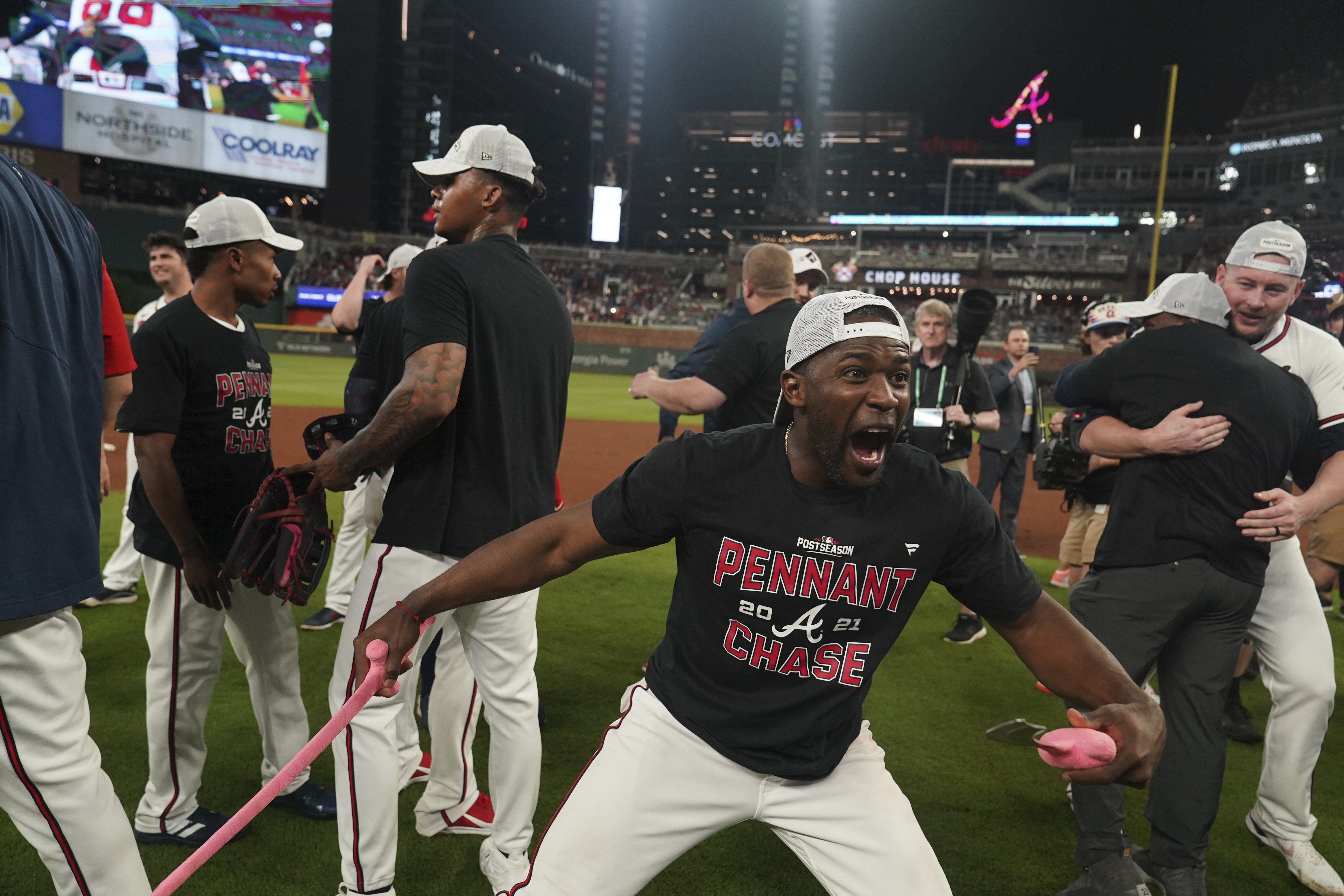 Guillermo Heredia celebrates with his teammates after the Braves knocked the Brewers out of the playoffs Tuesday.
