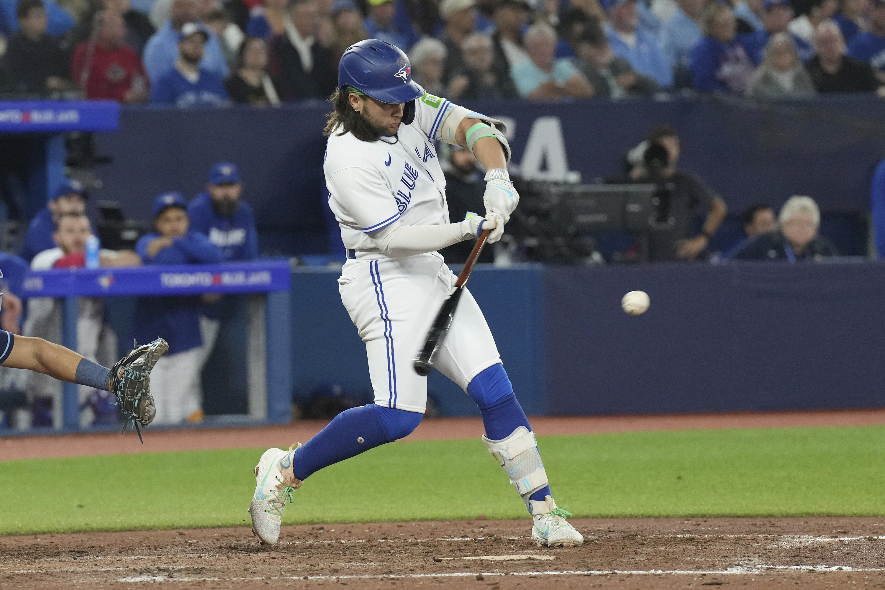 Alejandro Kirk, Bo Bichette push Blue Jays to brink of wild card berth with win over Rays