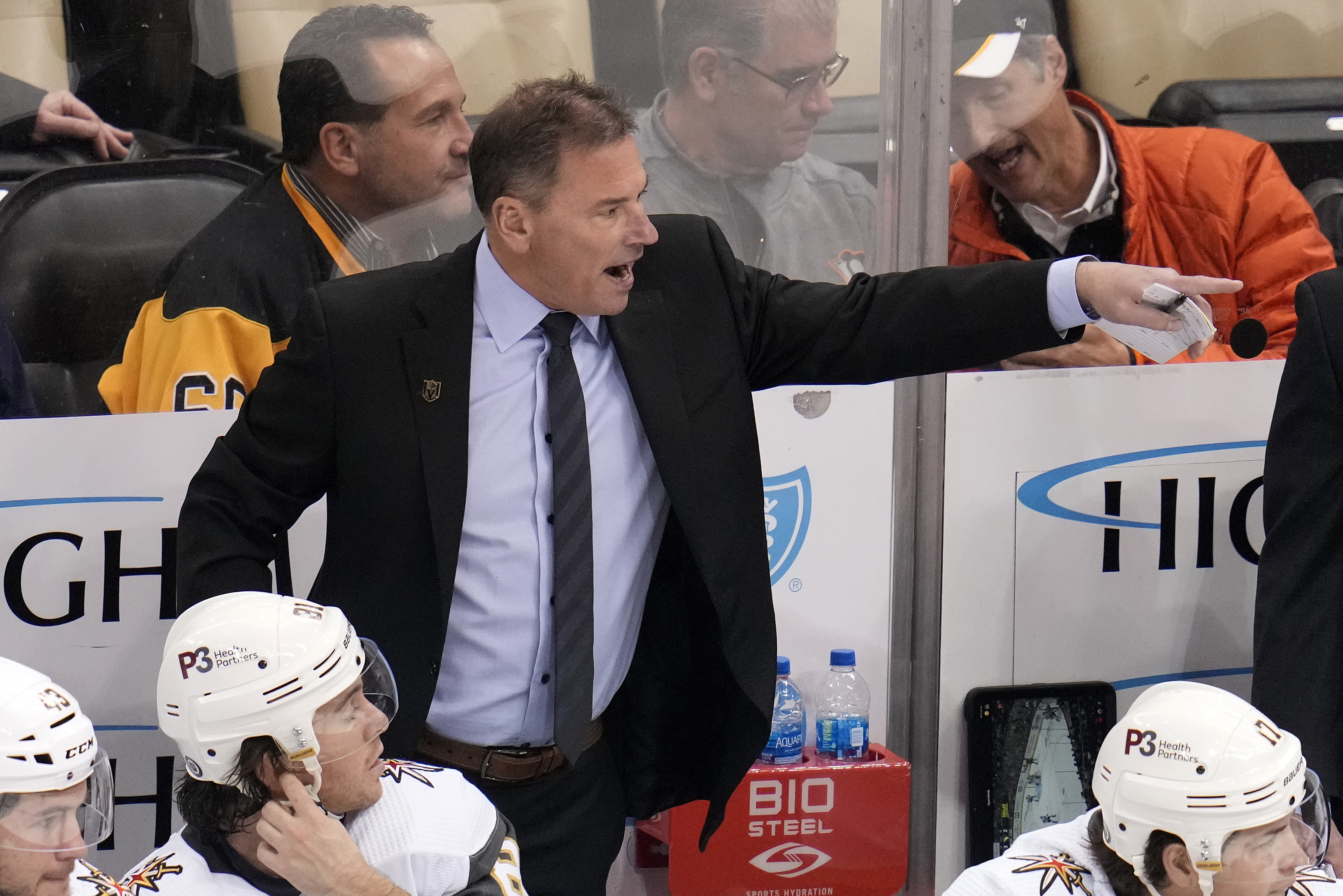 With message duly received, former Bruins coach Bruce Cassidy continues  winning ways with Vegas - The Boston Globe