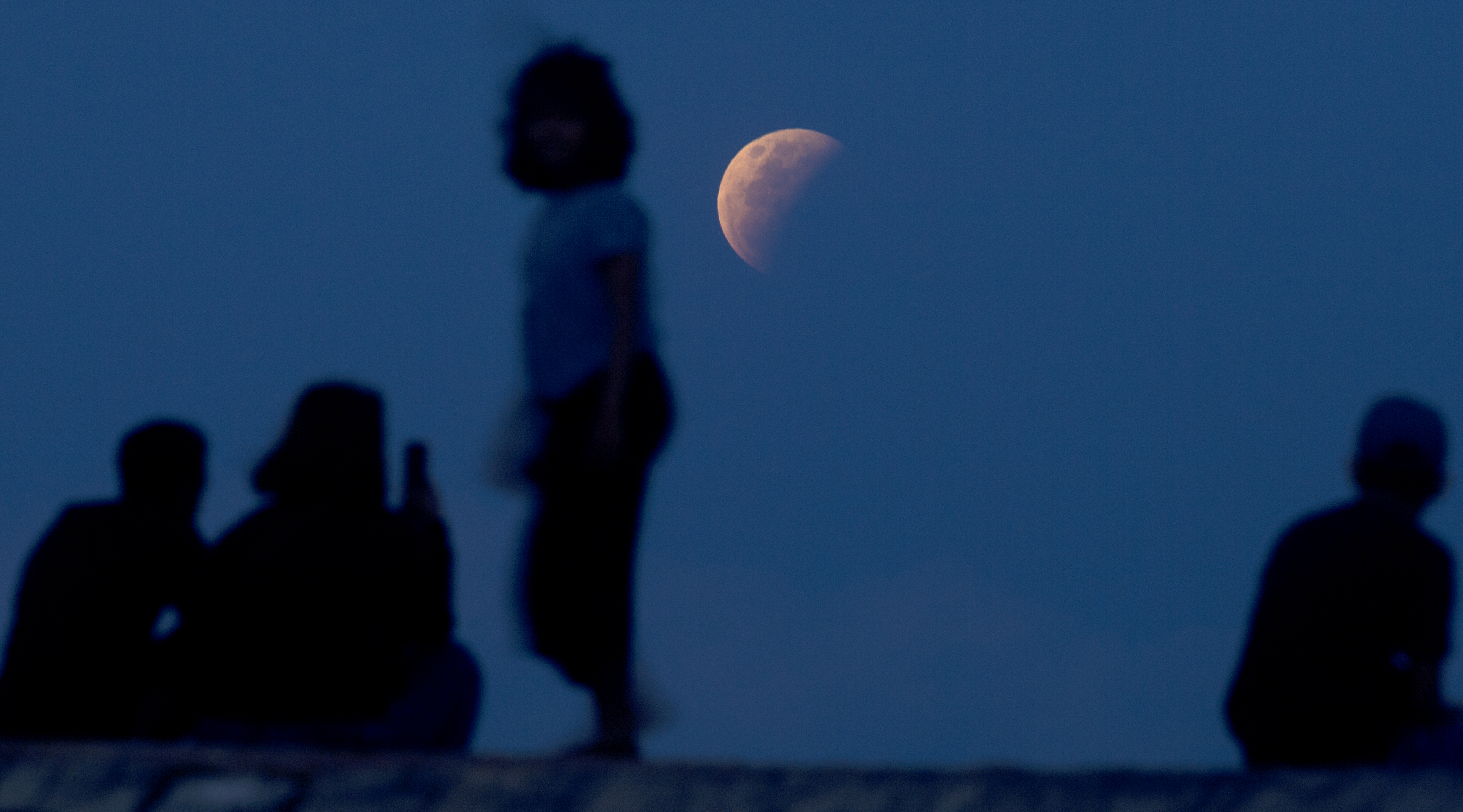 Earth S Shadow Creeps Across Moon Ahead Of Super Blood Moon The Boston Globe