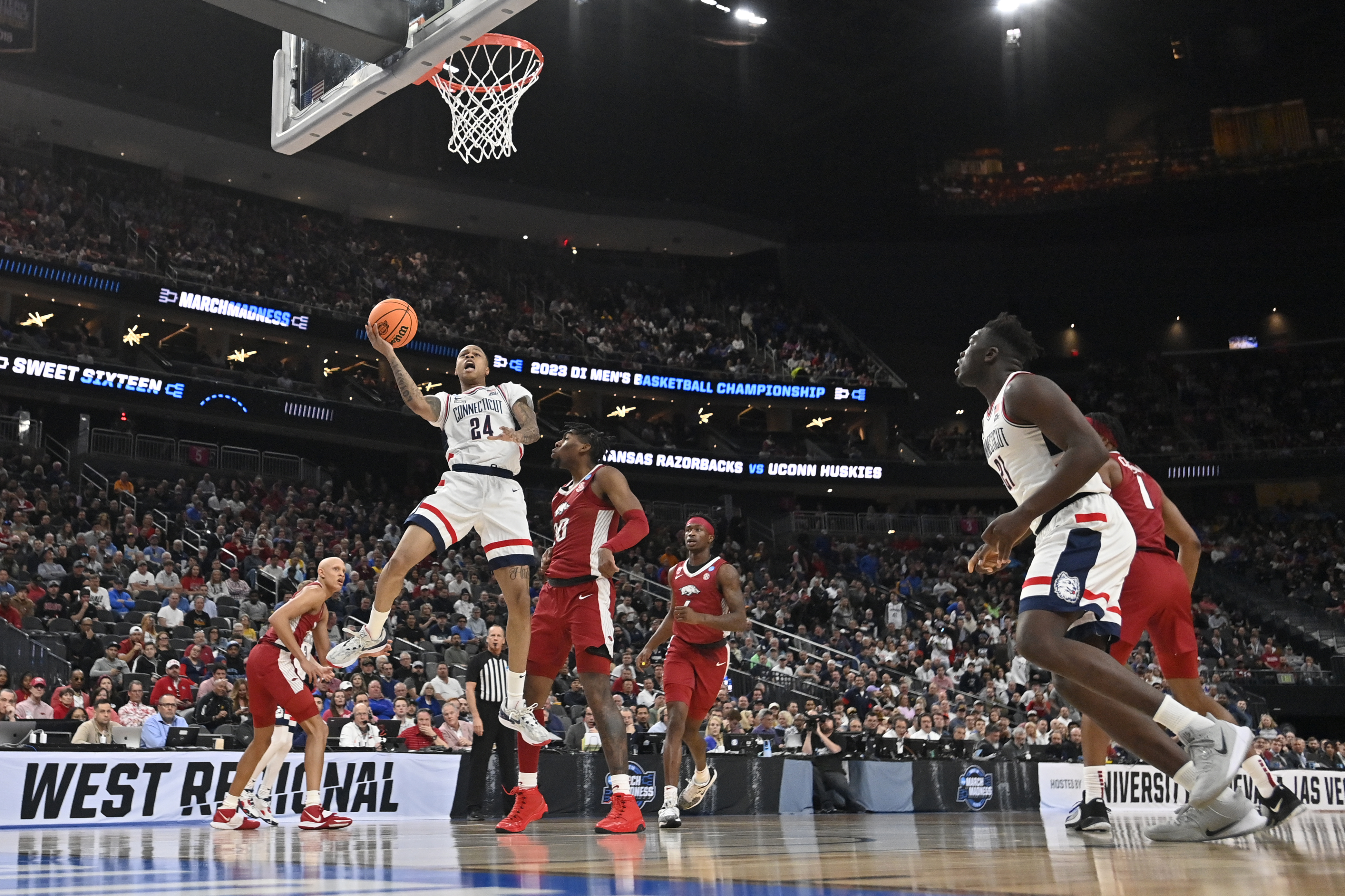 Alex Karaban beat the halftime buzzer to give UConn a 13-point