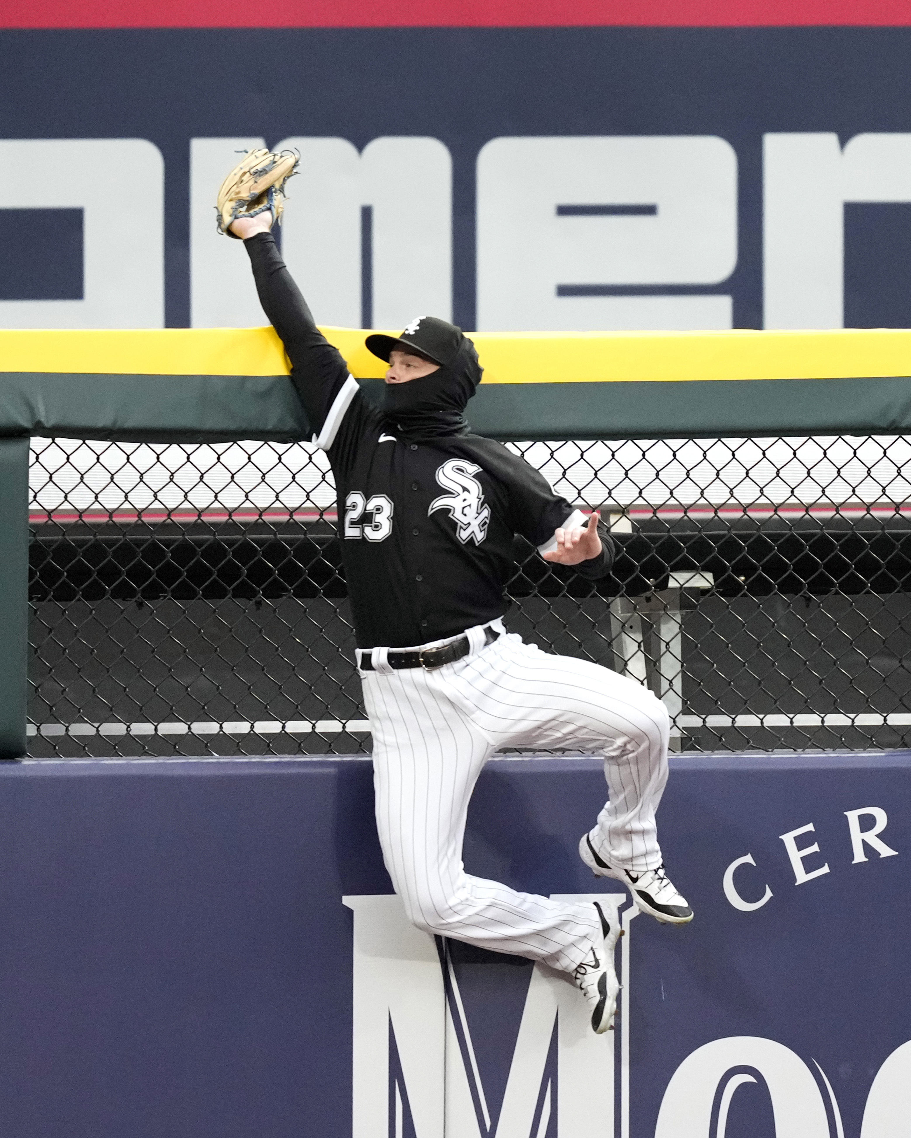 WATCH: Andrew Benintendi hits first home run in White Sox uniform