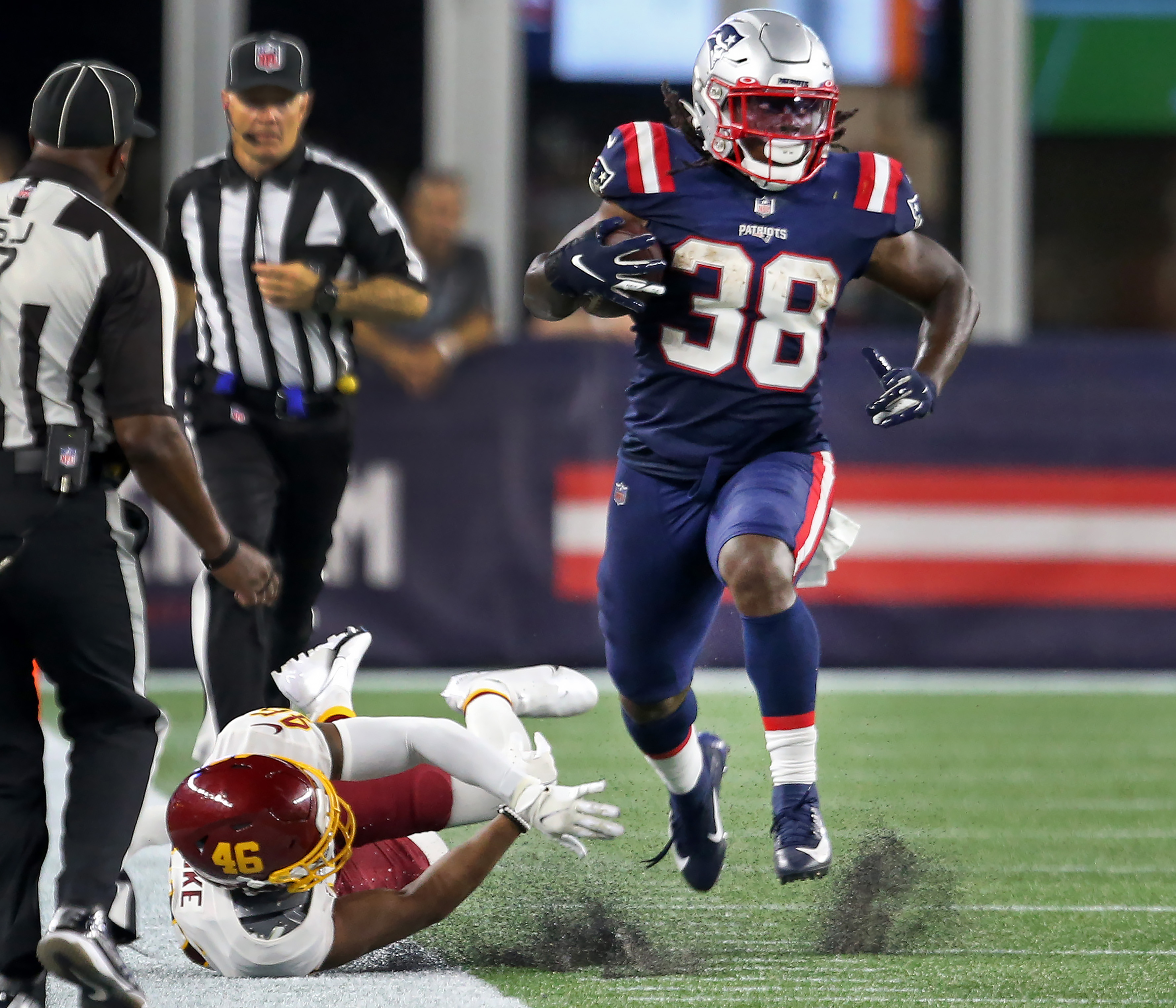 Patriots big fullback Rhamondre Stevenson rumbles 91 yards to seal the  victory - The Boston Globe