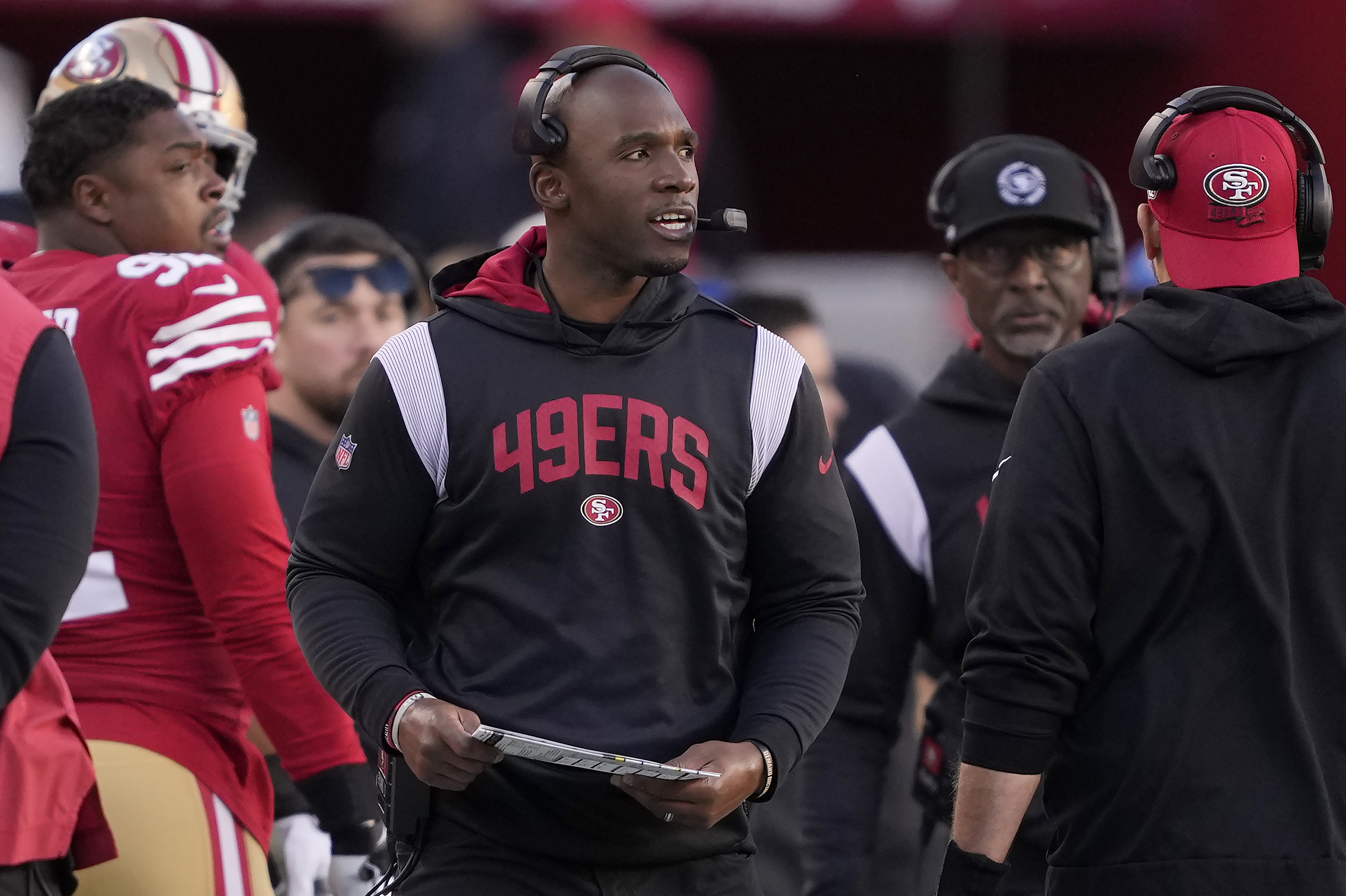 Raiders reportedly want to talk with DeMeco Ryans about coaching job