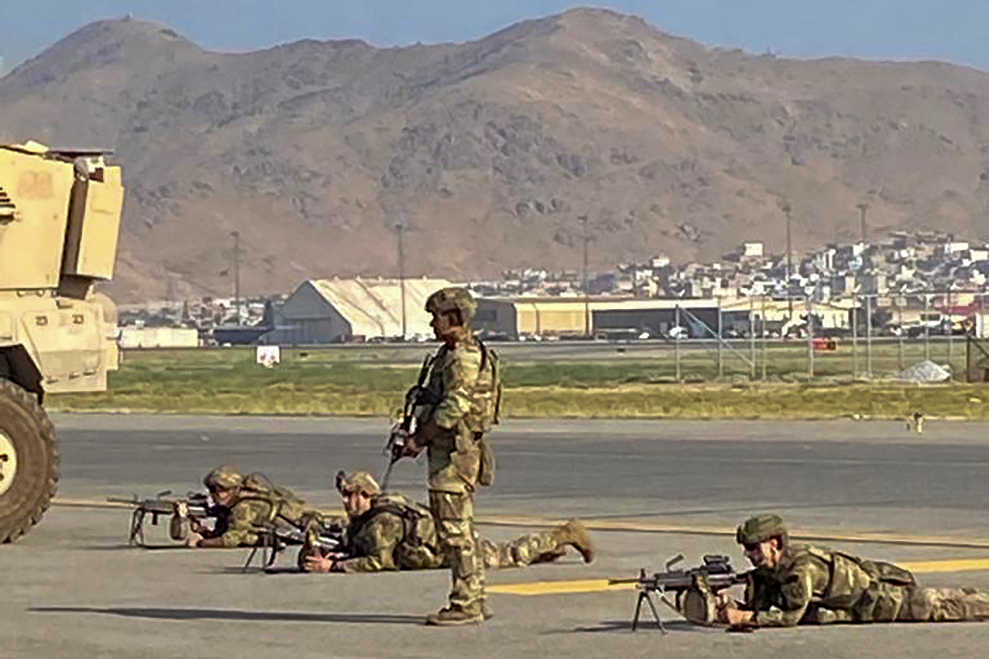 US soldiers took up their positions as they secured the airport in Kabul.