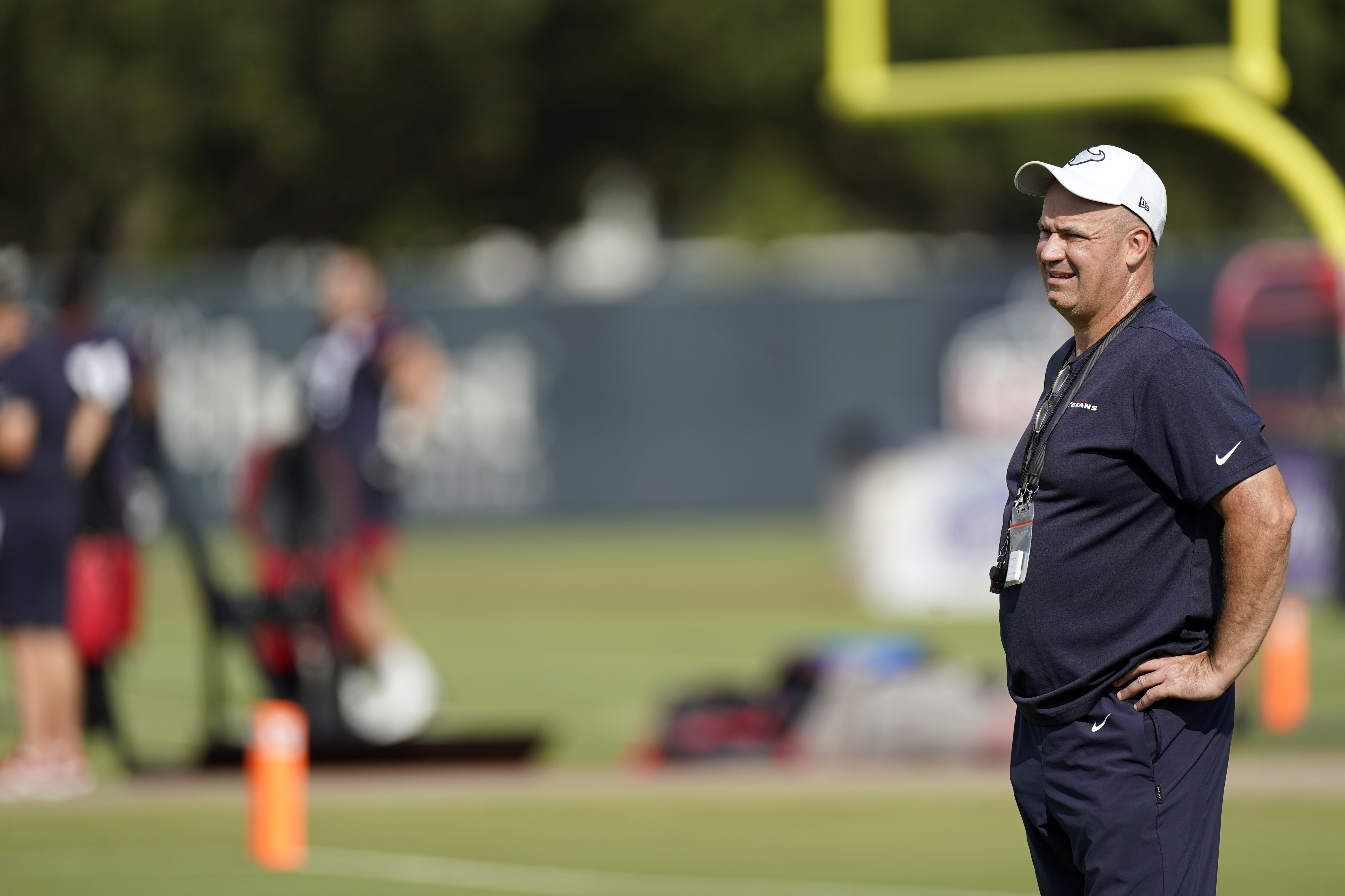 Patriots offensive coordinator Bill O'Brien looks comfortable as he takes  the field to help coach the West team at Shrine Bowl - The Boston Globe