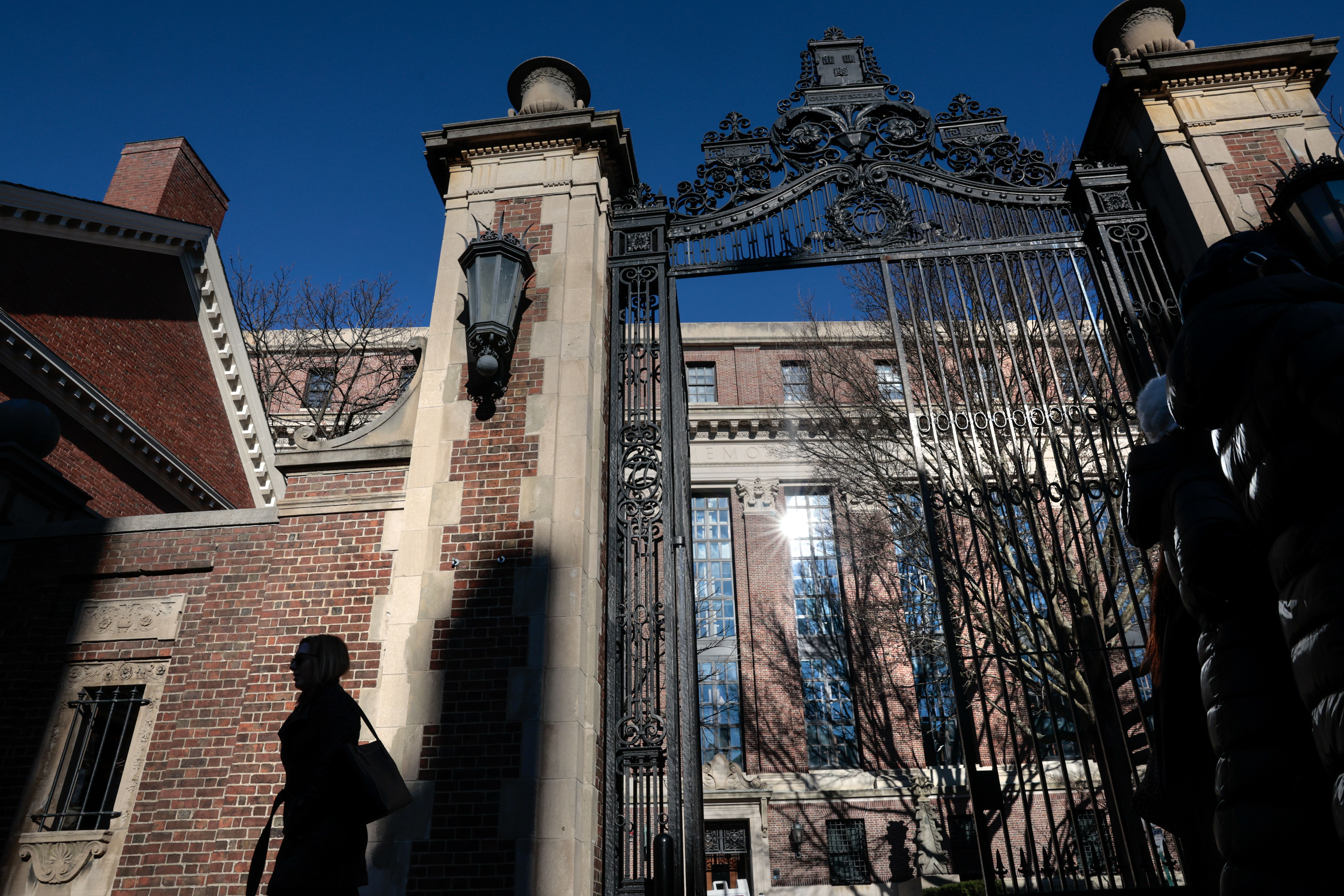 Harvard Law School student government passes resolution calling for  university to divest from Israel - The Boston Globe