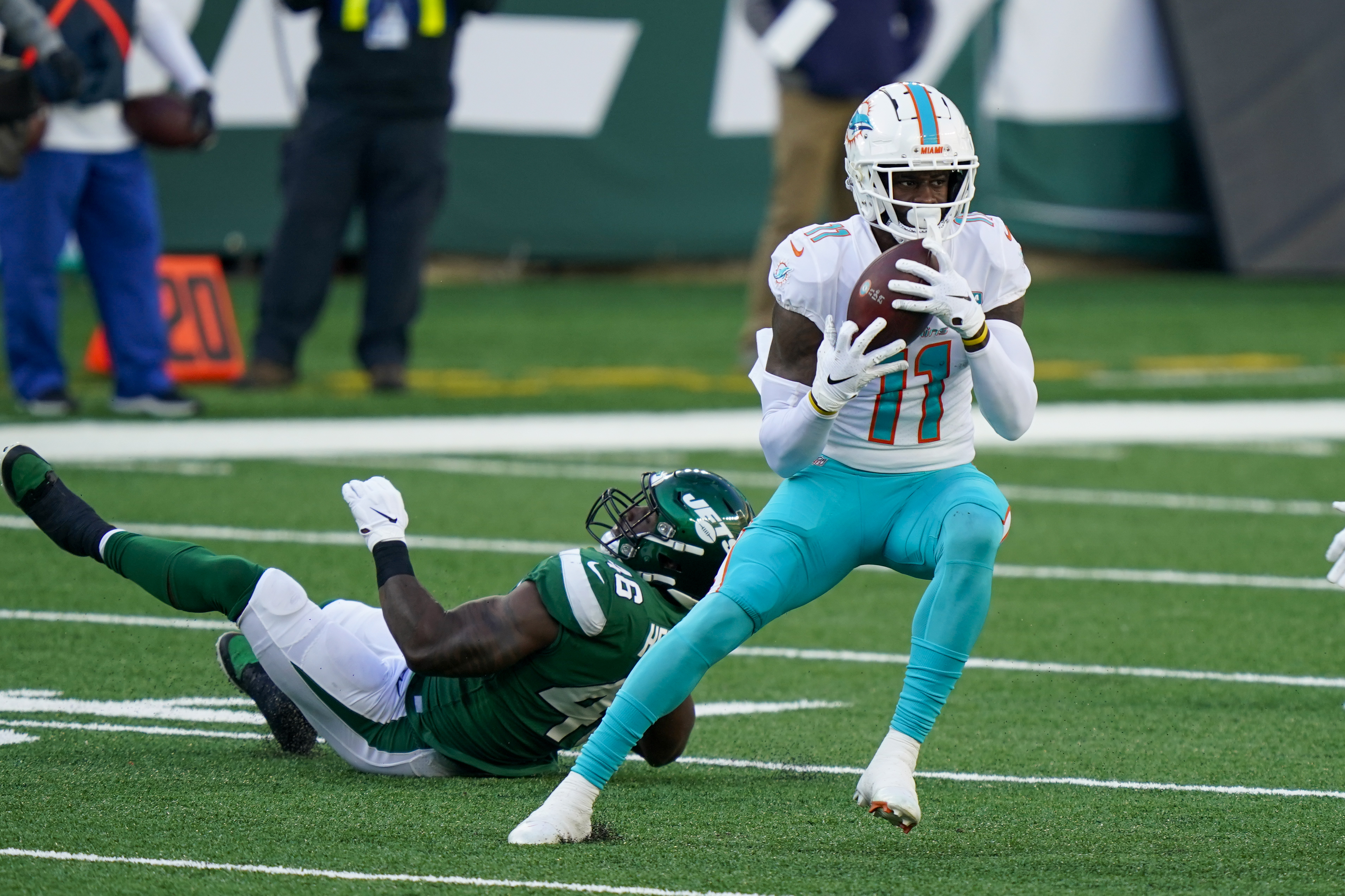 How DeVante Parker Can Fix Big Problem With Patriots' Receiving Corps