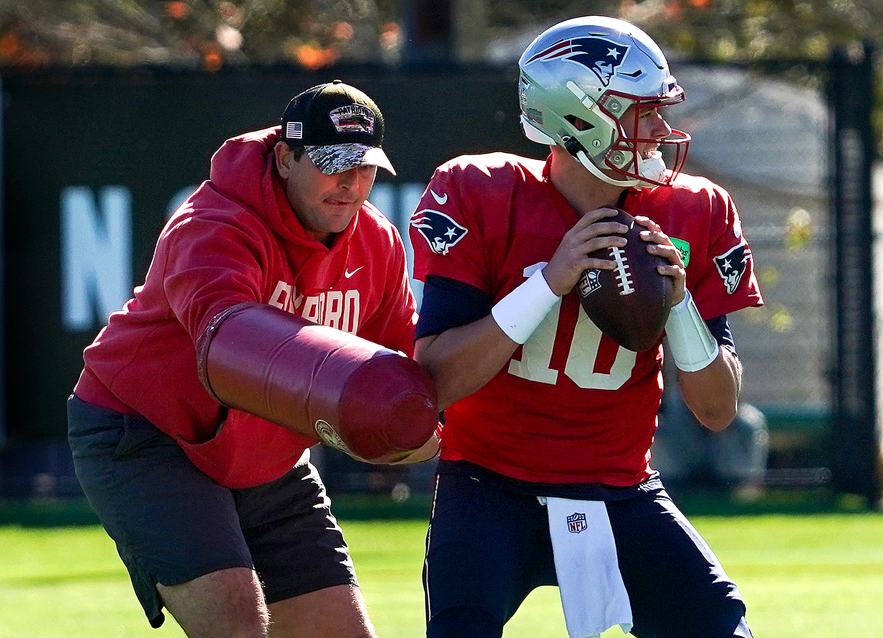 Christian Barmore (literally) picked Patriots teammate up in 1-on-1 drill 