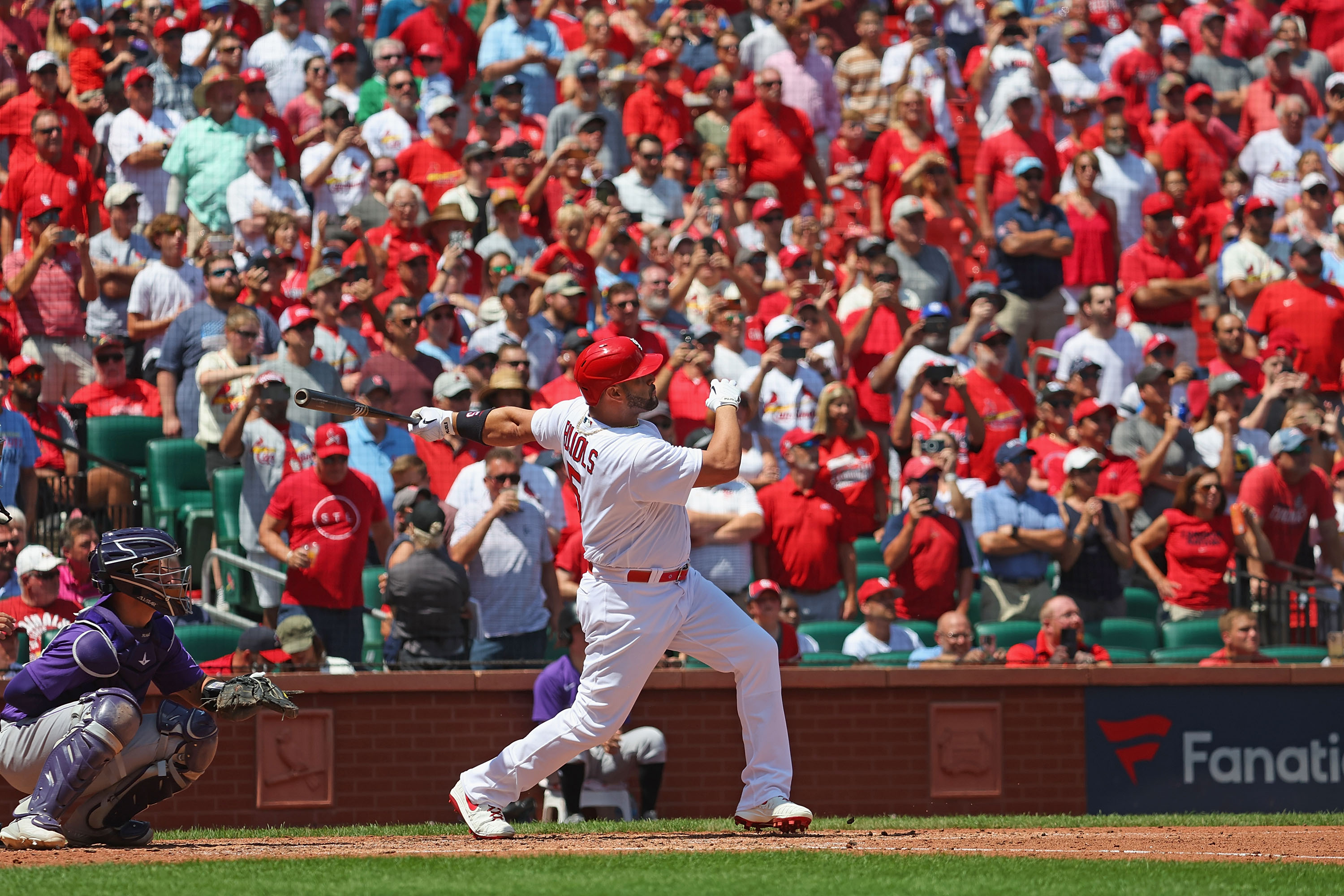 MLB roundup: Adam Wainwright lifts Cardinals - The Boston Globe