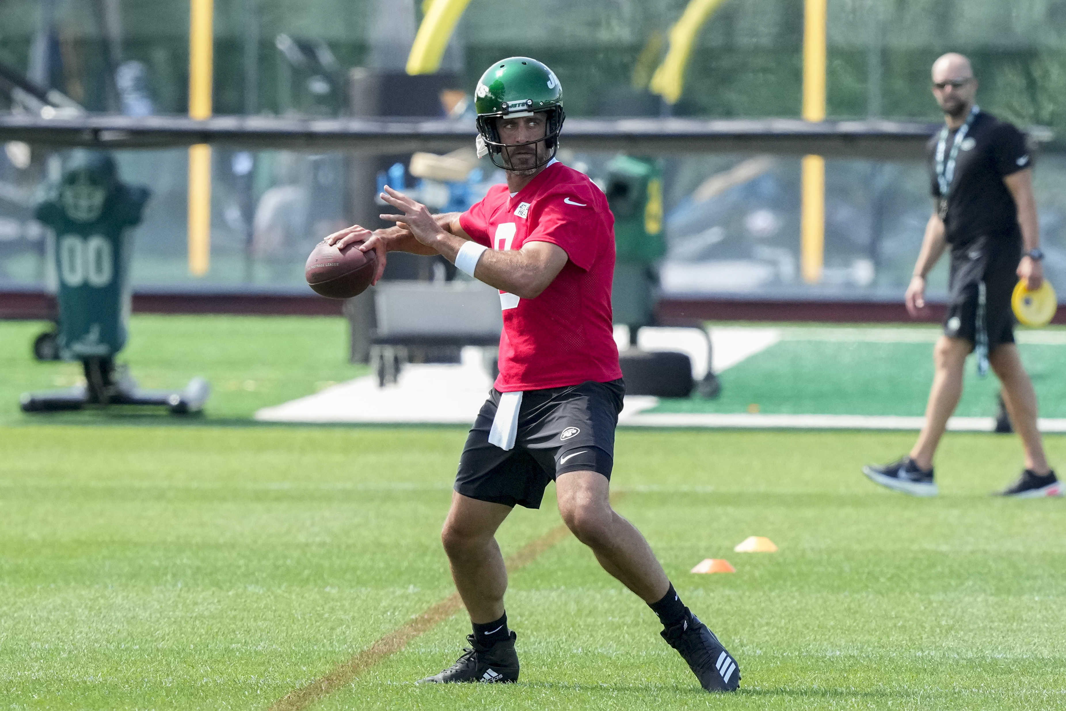 Jets cut fan favorite, backup QB Chris Streveler amid training camp