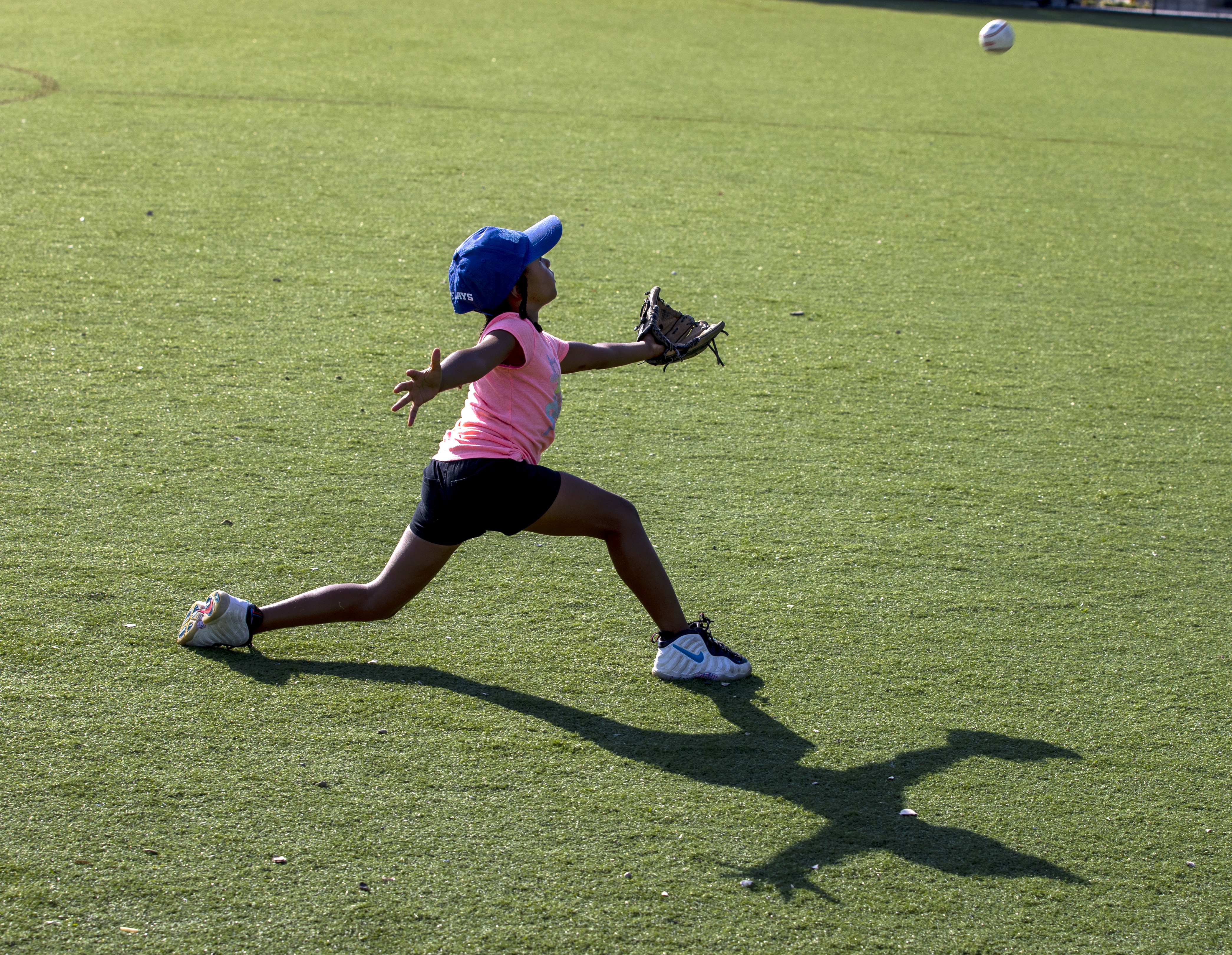Jazmin Vatel lined up a fly ball during practice.