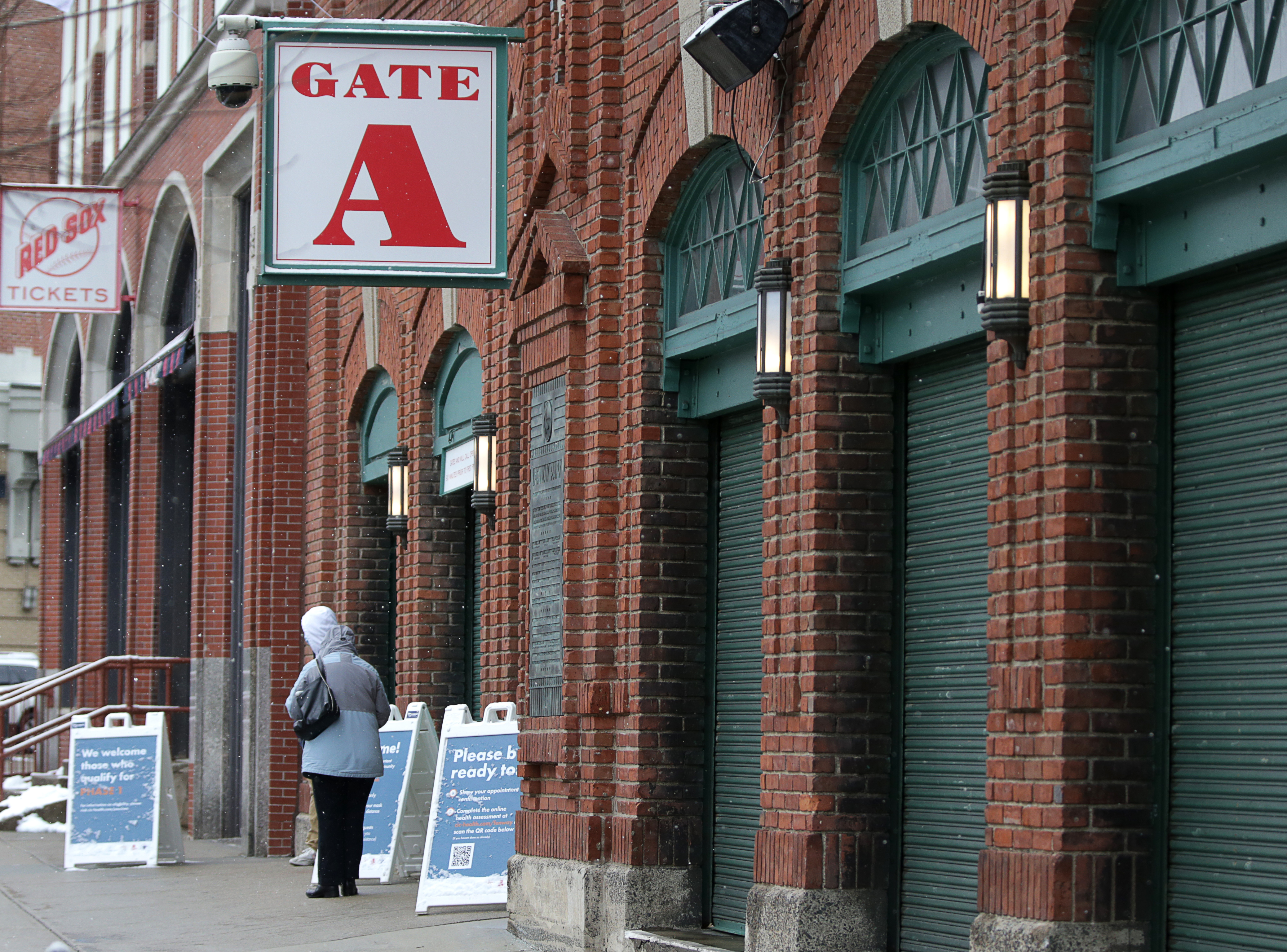 Fenway Park mass COVID-19 vaccination site now open