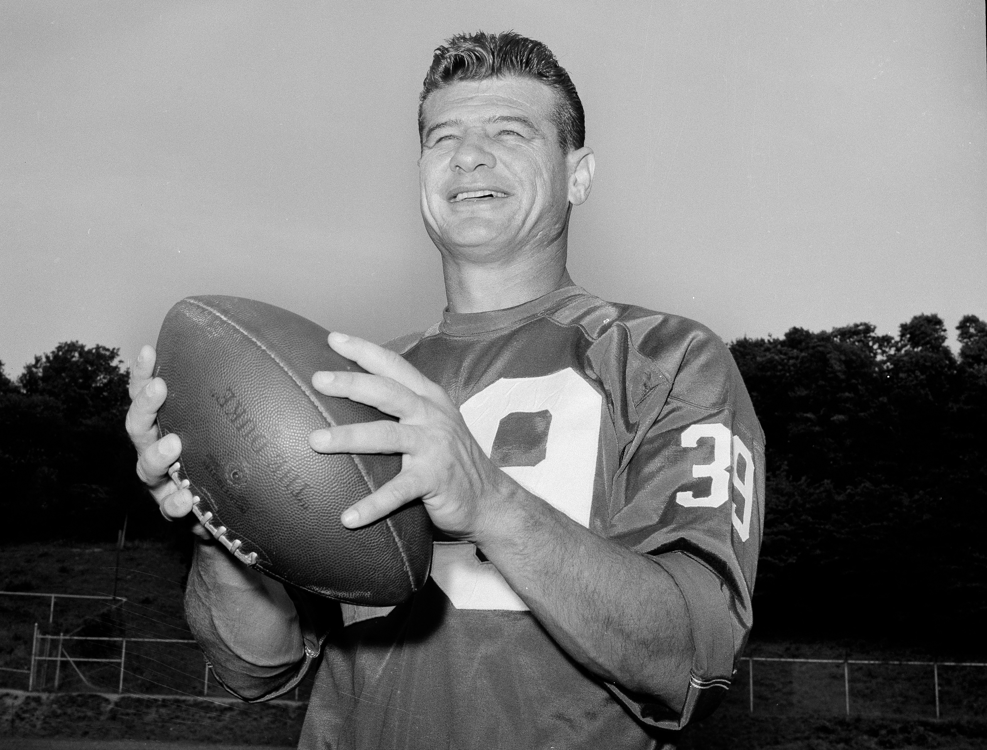 49ers Hall of Fame NFL running back Hugh McElhenny dies at 93