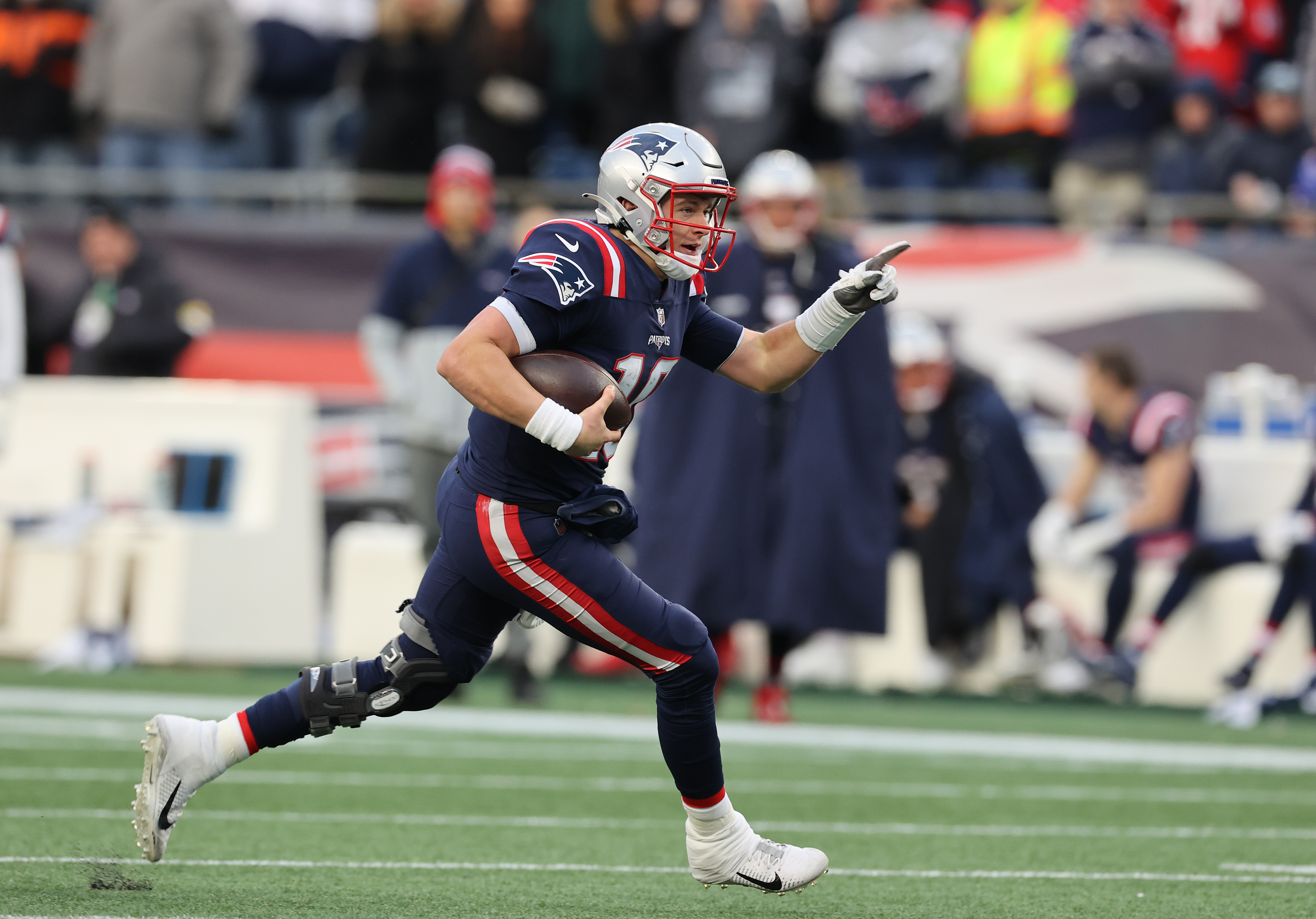 Mac Jones obliterates rookie wall as Patriots rout Browns (9 up, 1