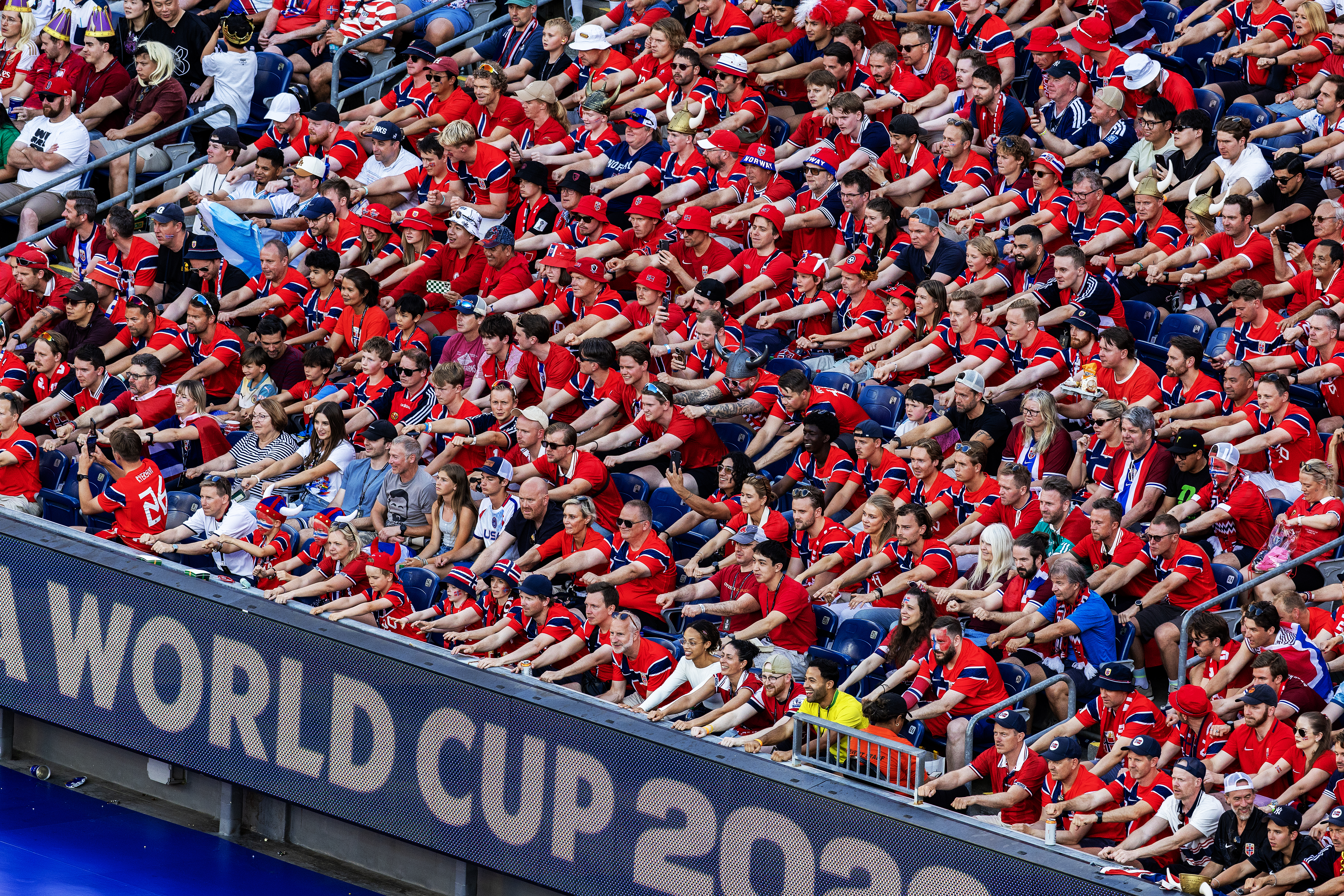World Cup today: The 'Viking Row'? Norway fans show the way.